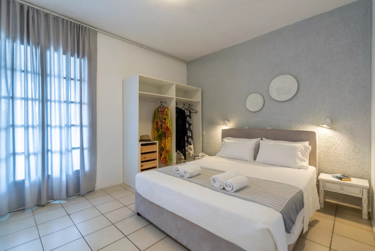 Aperitton Hotel Skopelos junior suite.jpg