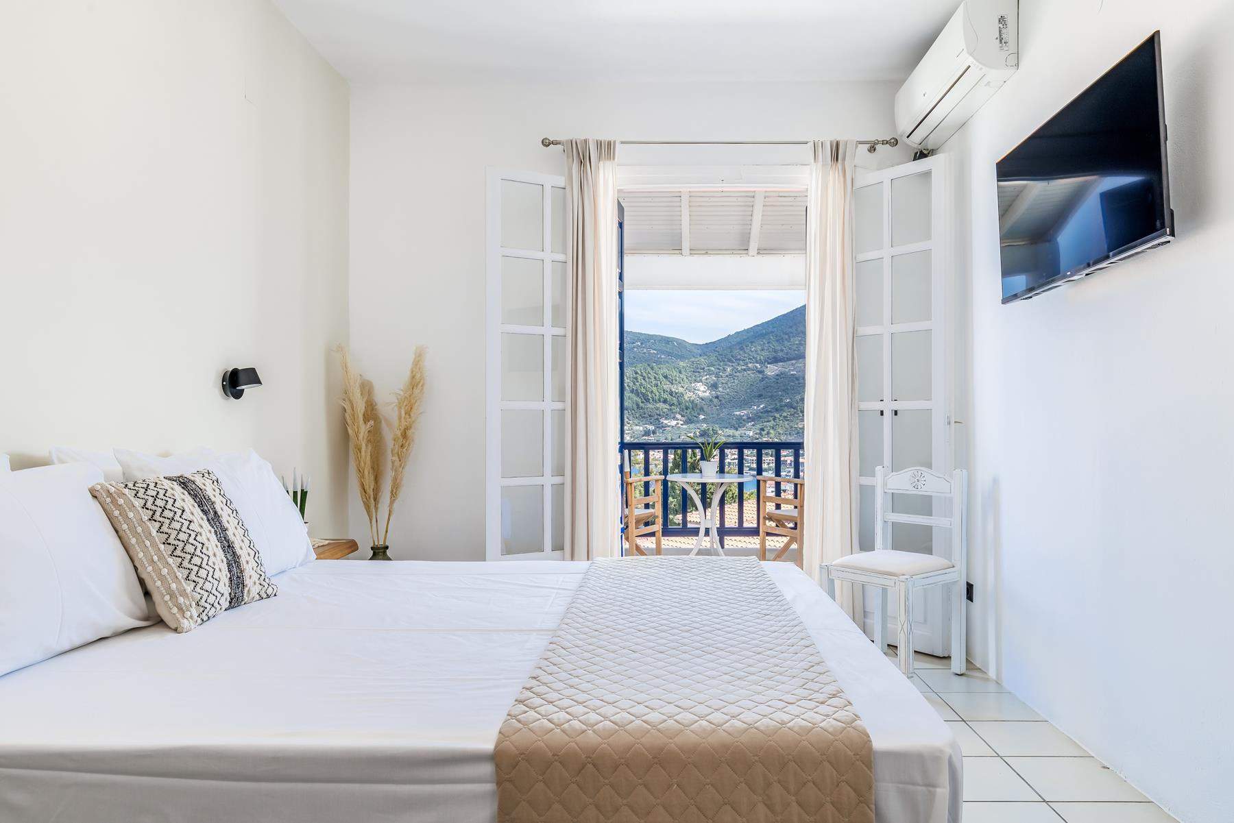 Aperitton Hotel Skopelos smeštaj.jpg