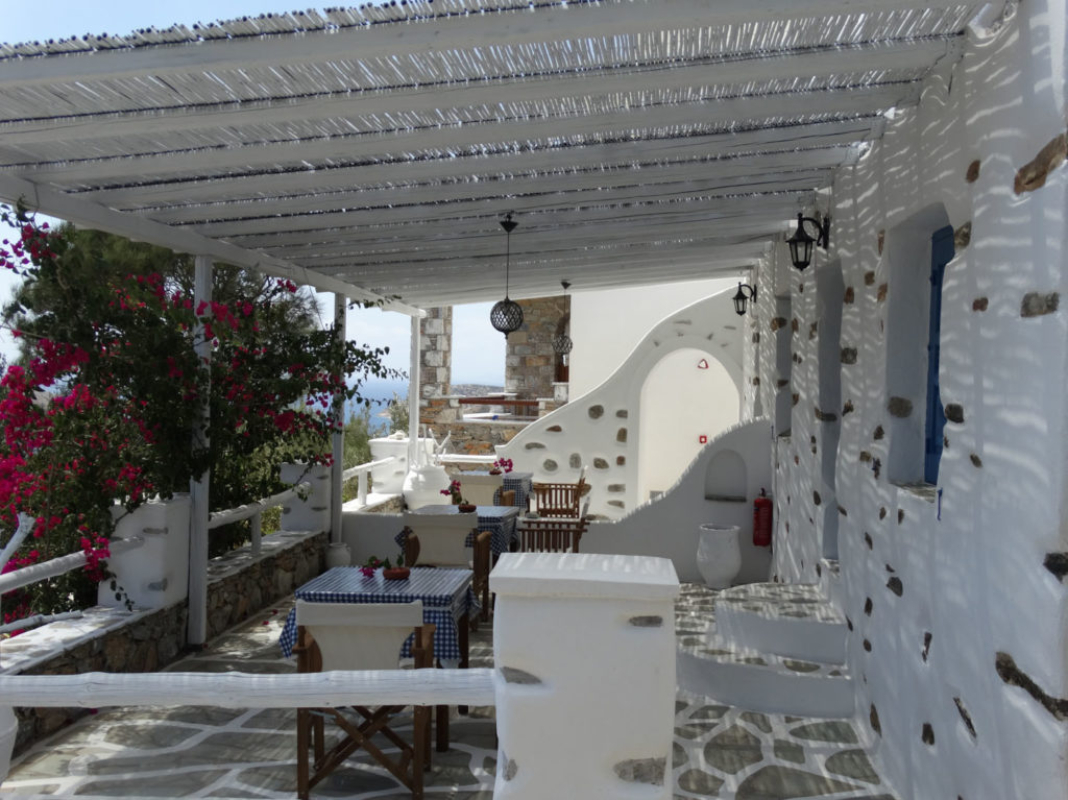 Skopelitis Village Amorgos terasa.jpg