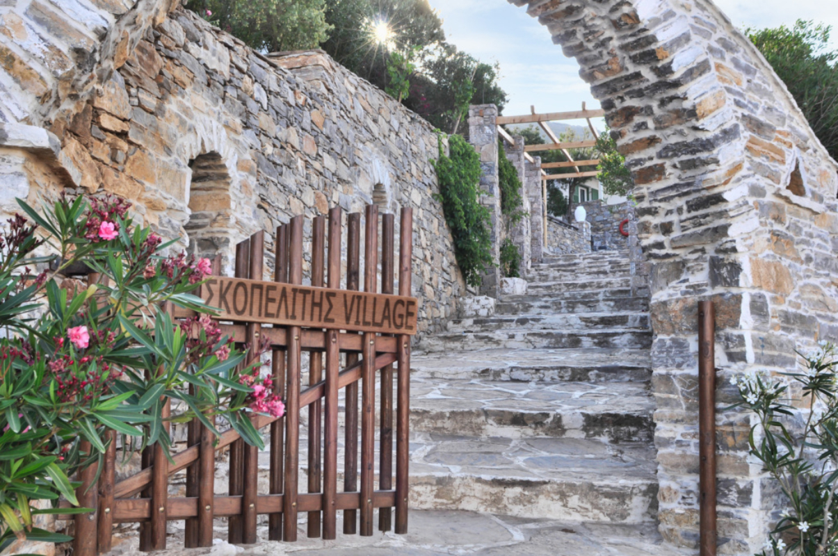 Skopelitis Village Amorgos ulaz u hotel.jpg