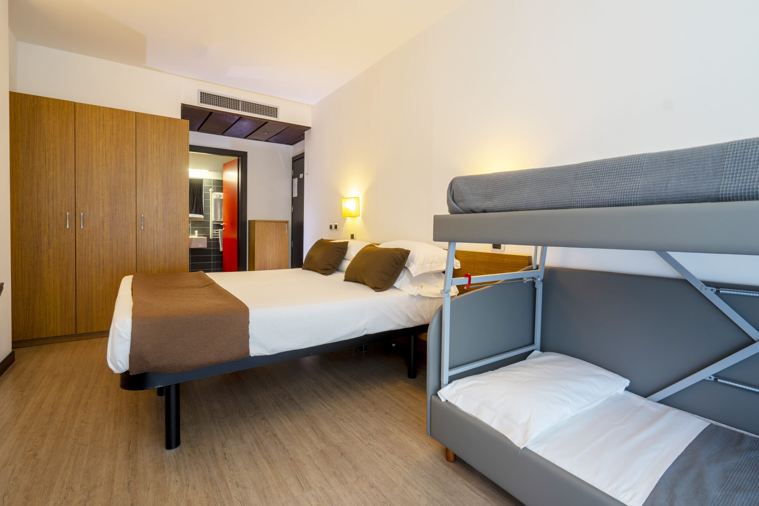Cristallo Hotel-Cetvorokrevetna soba.jpg