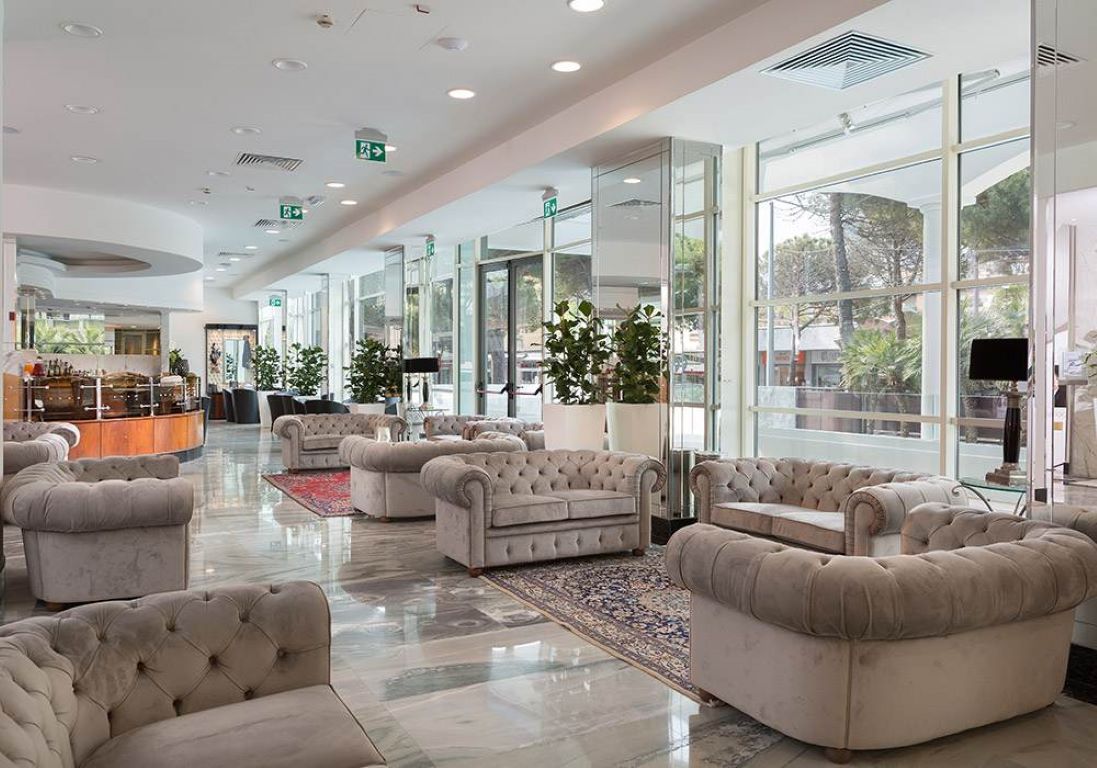 Continental Rimini-Enterijer hotela.jpg