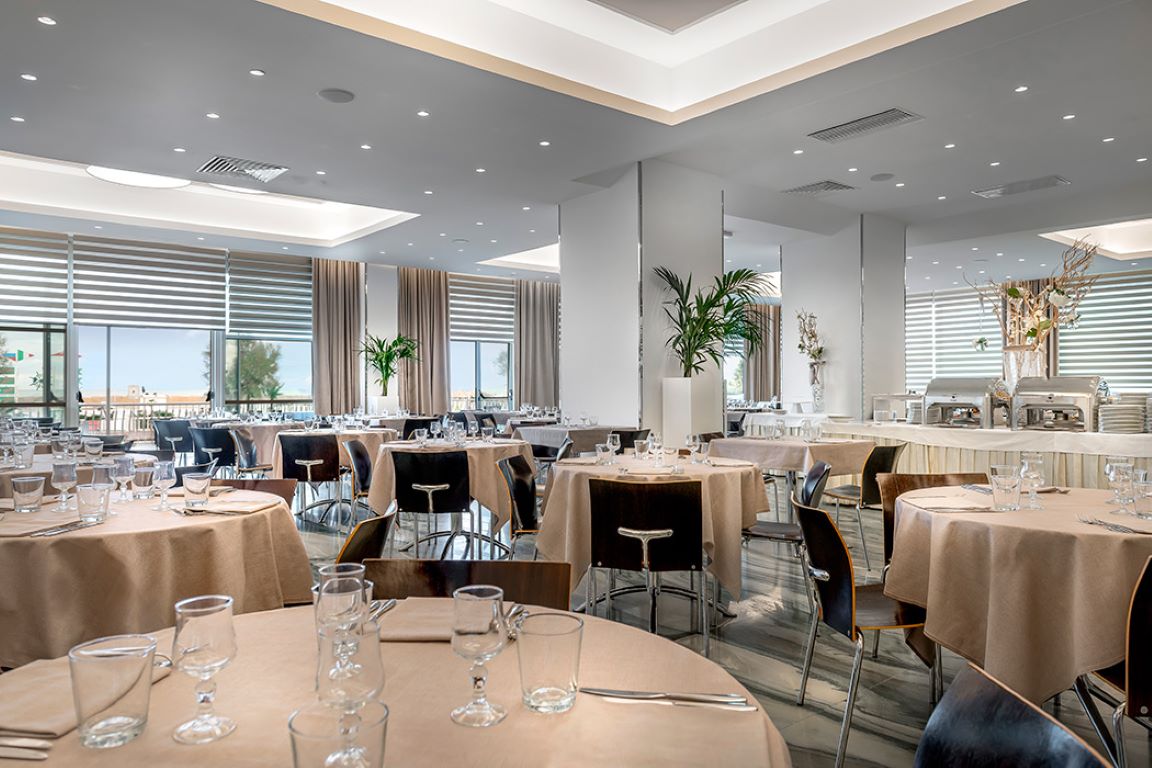 Continental Rimini Hotel-Restoran.jpg