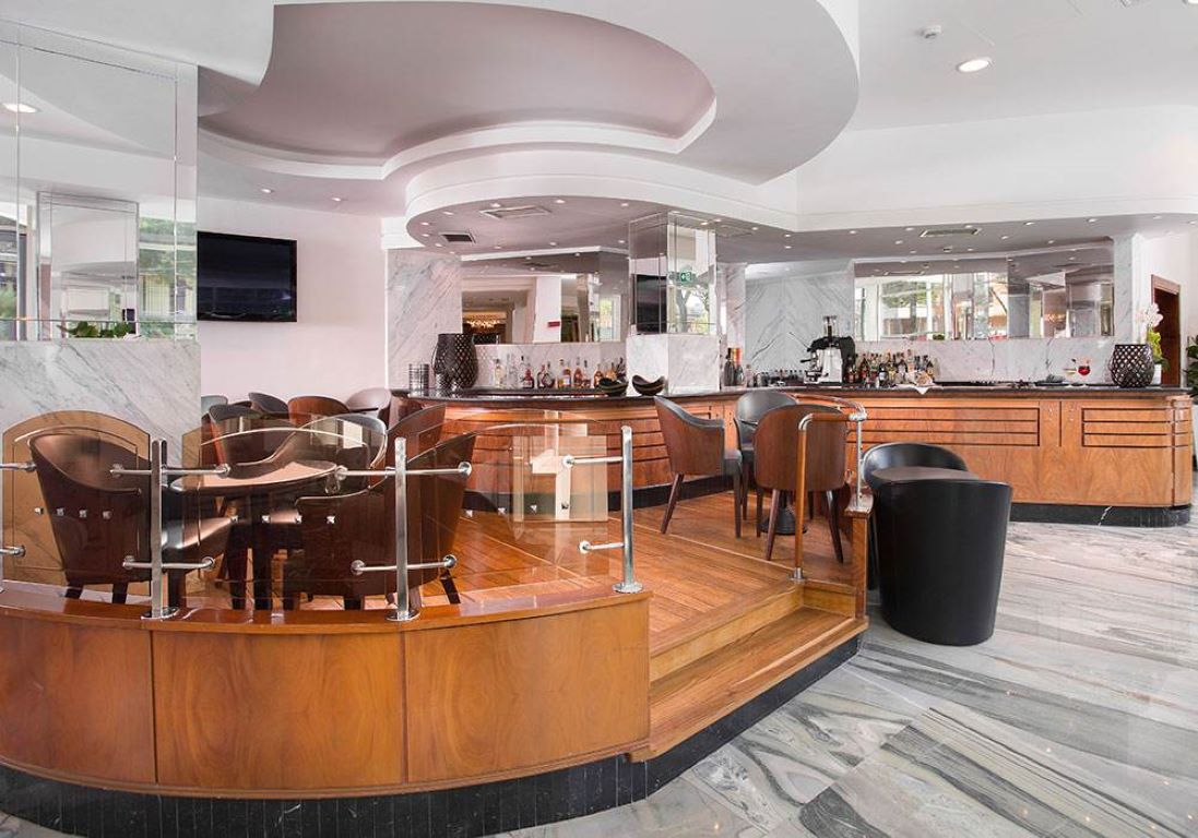 Hotel Continental Rimini-Bar.jpg