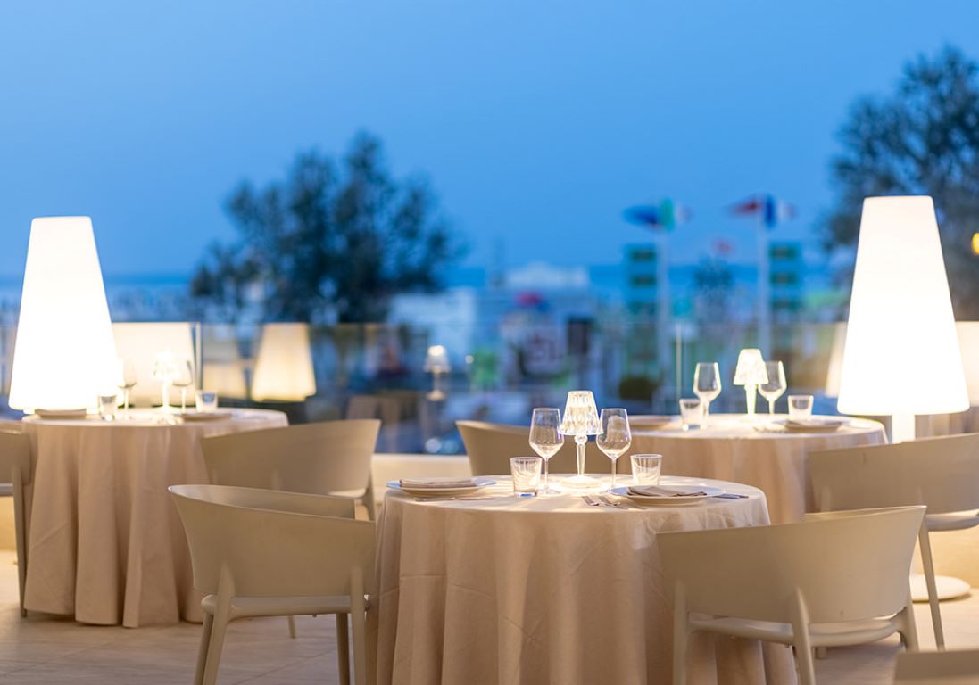 Hotel Continental Rimini-Terasa restorana.jpg