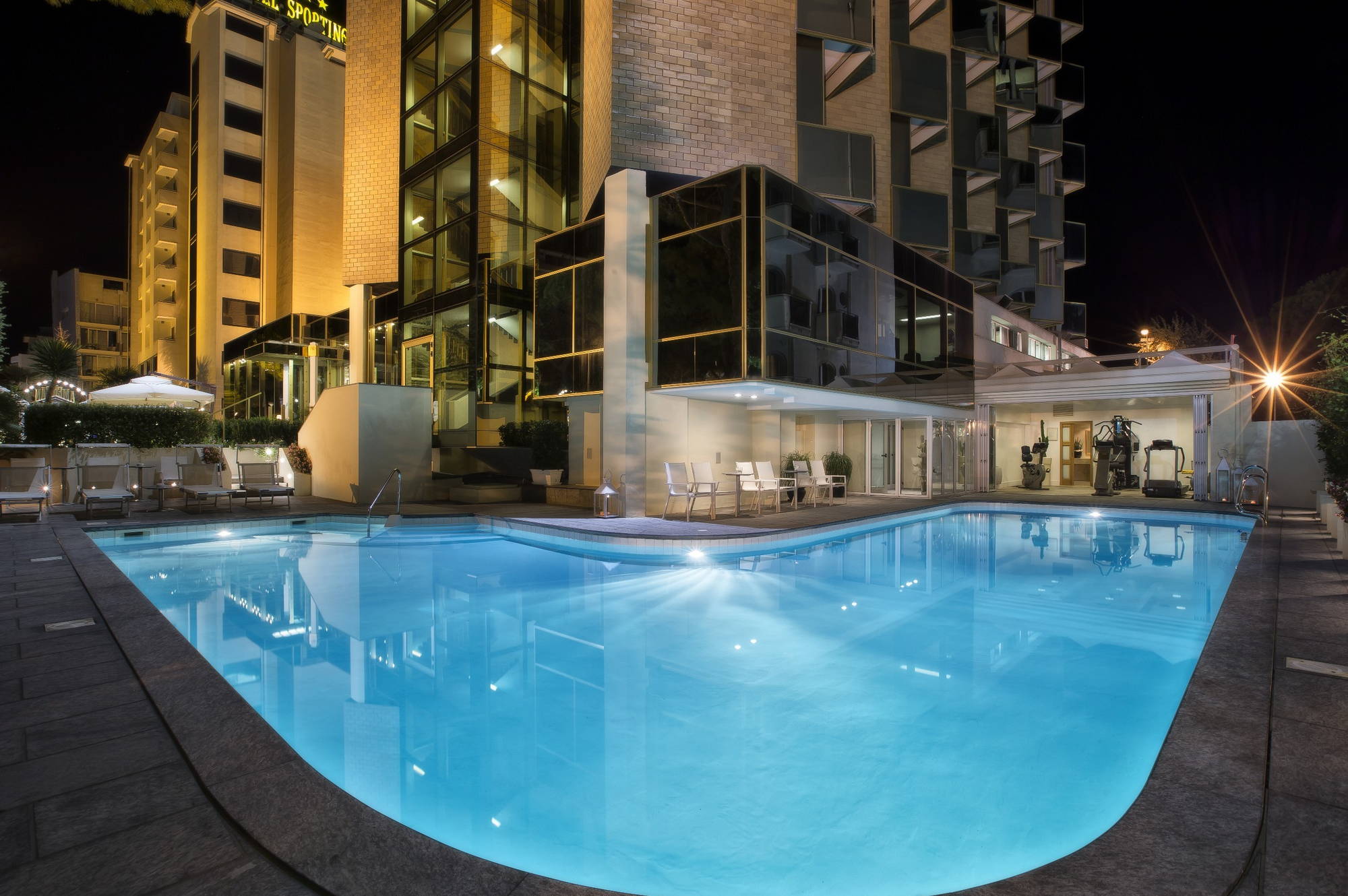 Hotel Ambasciatori-Nocni izgled.jpg