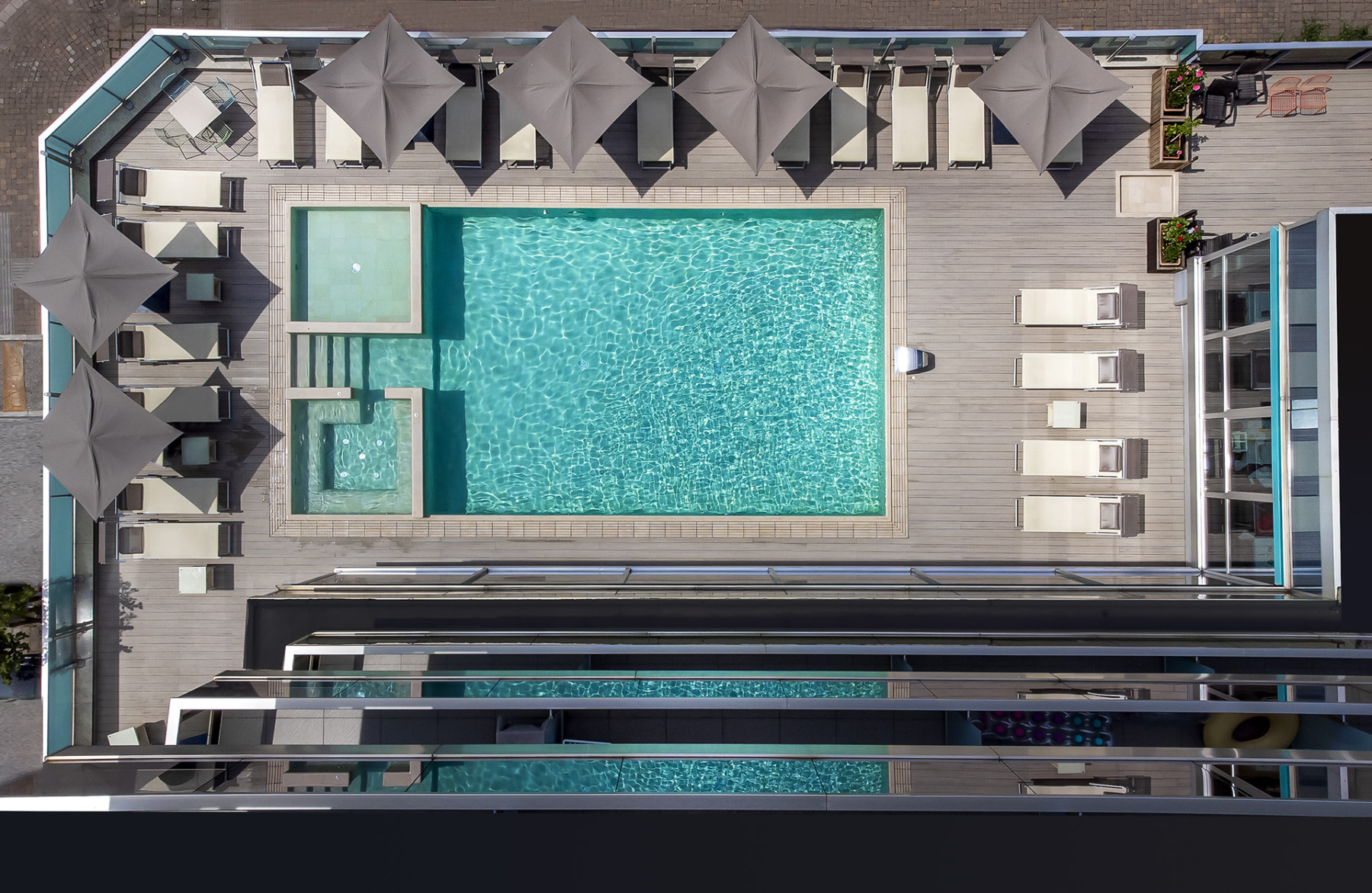 Aqua Hotel-Bazeni.jpg