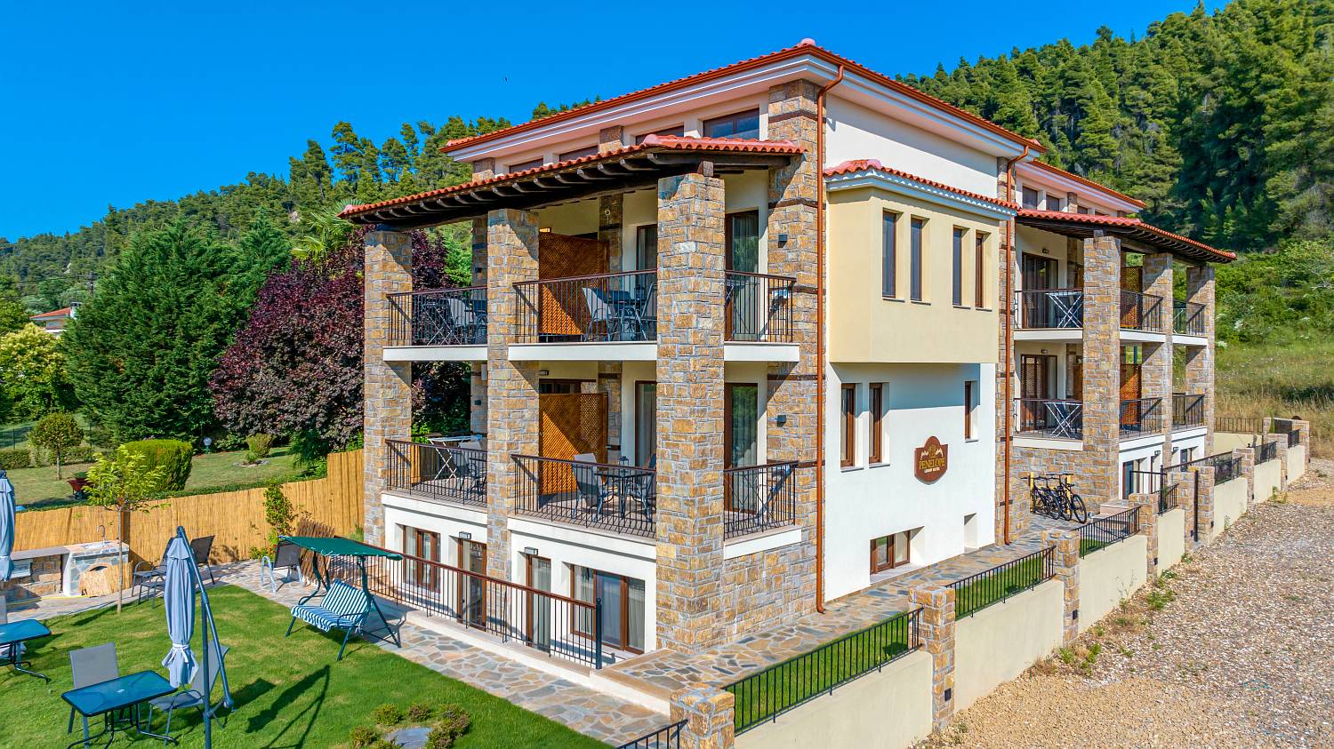 Penelope Luxury Suites-Prilaz hotelu.jpg