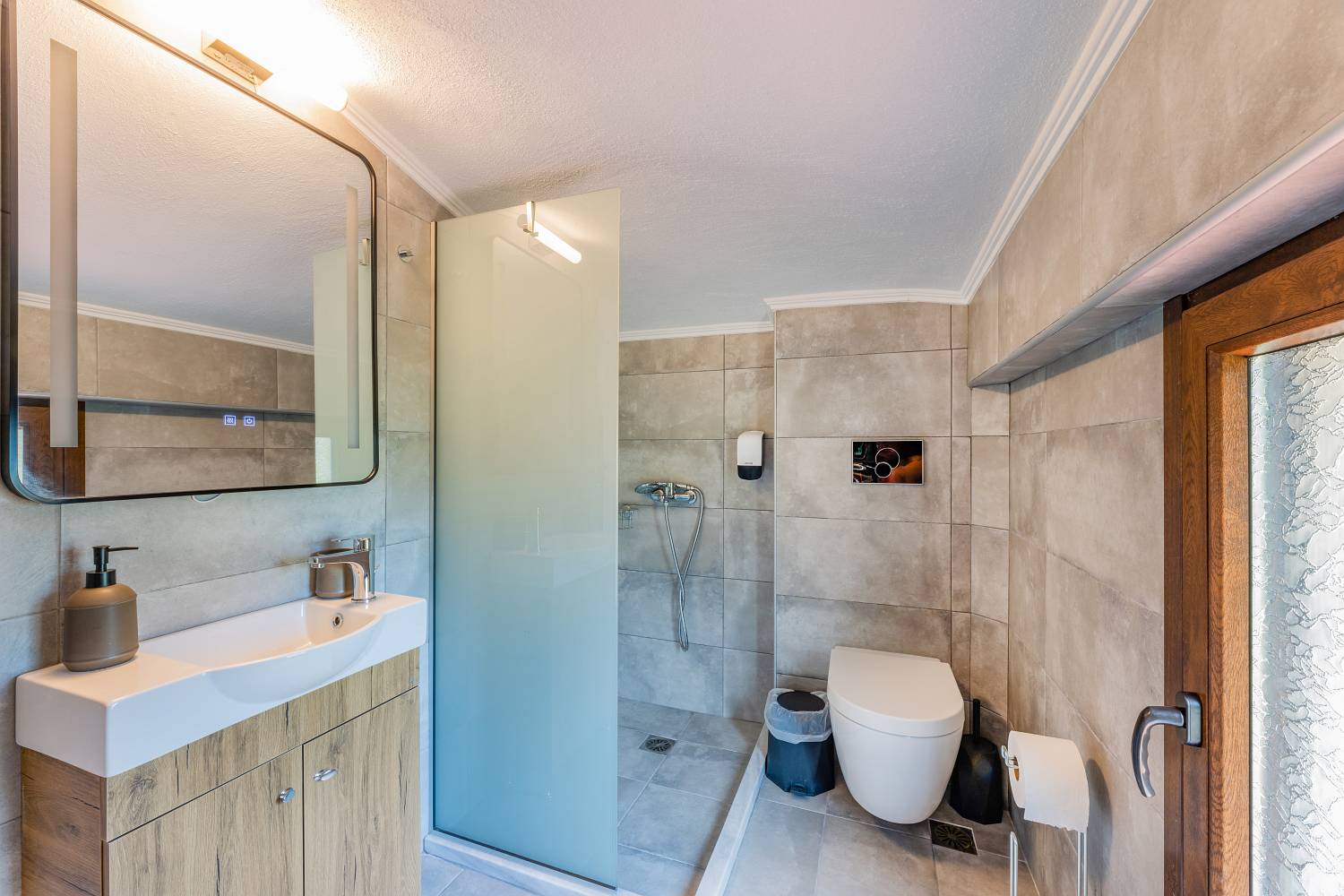 Penelope Luxury Suites-Suite Split Level 2 Bathrooms kupatilo.jpg