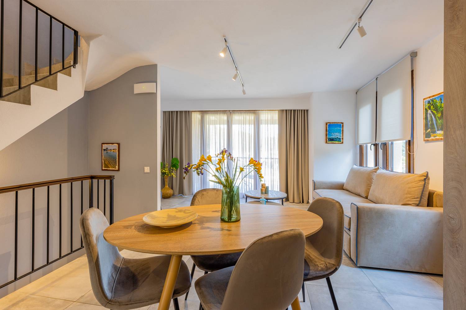 Penelope Luxury Suites-Suite Split Level Loft dnevna soba.jpg