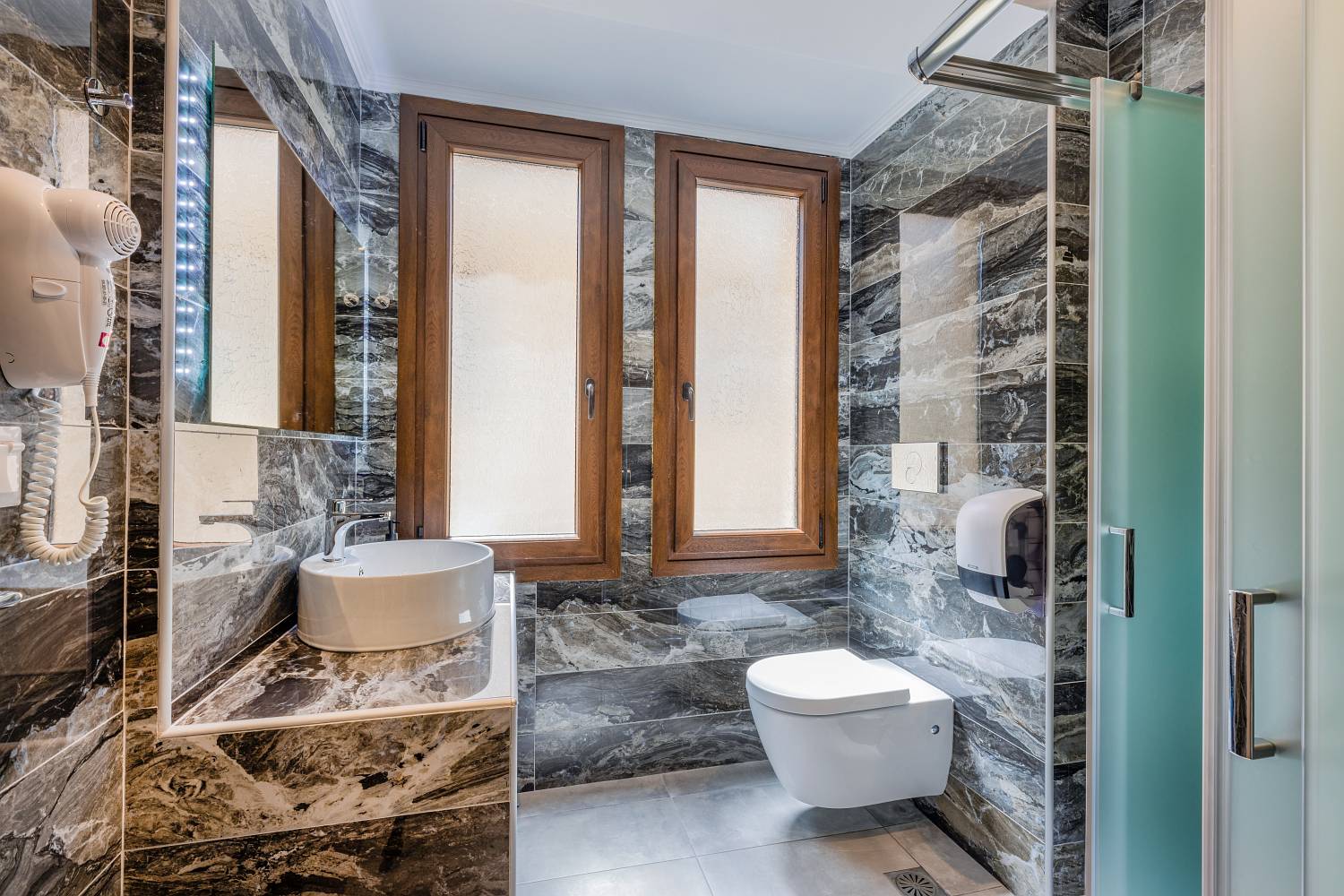 Penelope Luxury Suites-Suite Split Level Loft kupatilo.jpg