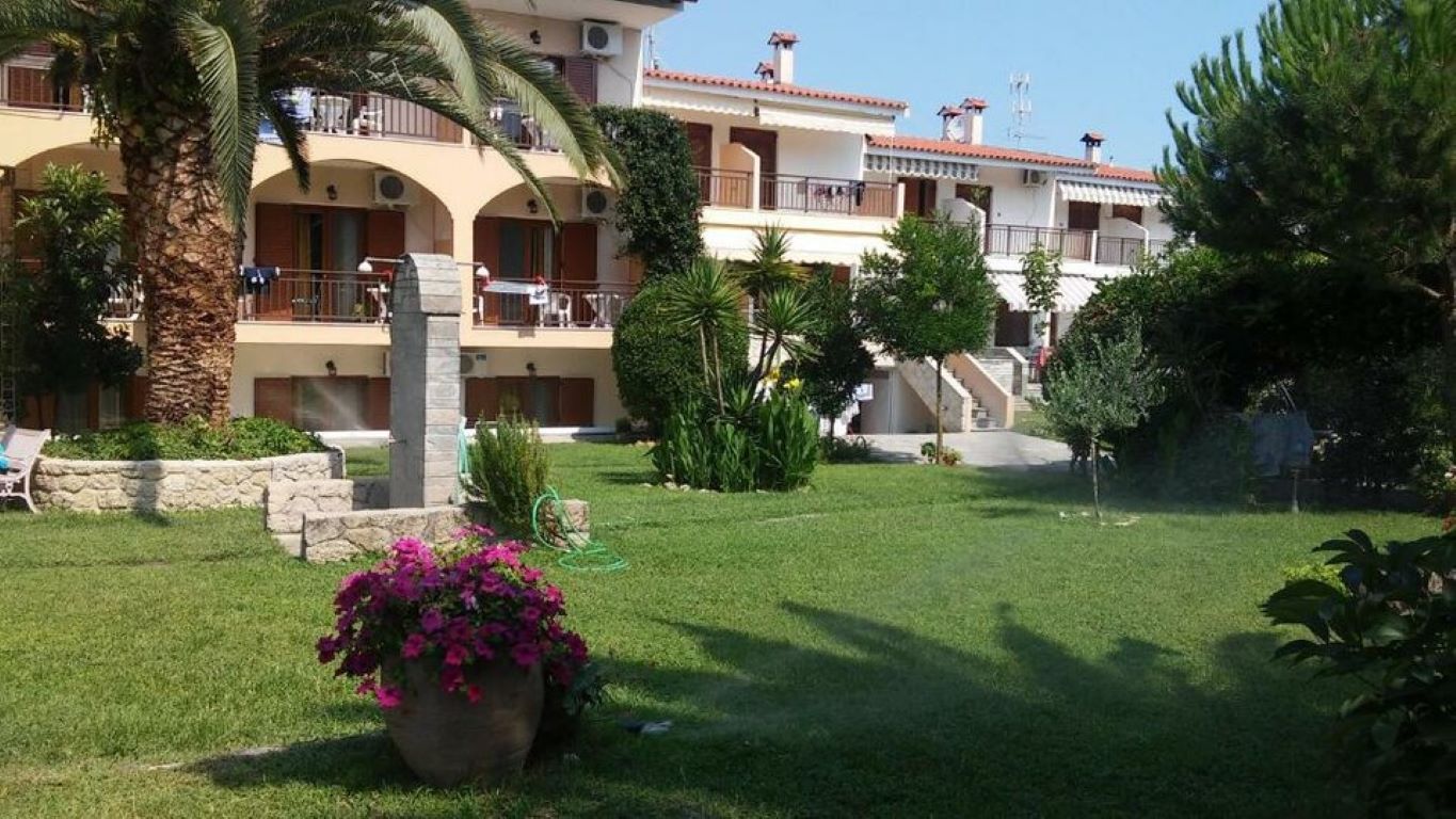 Asteras Hotel-Dvoriste.jpg