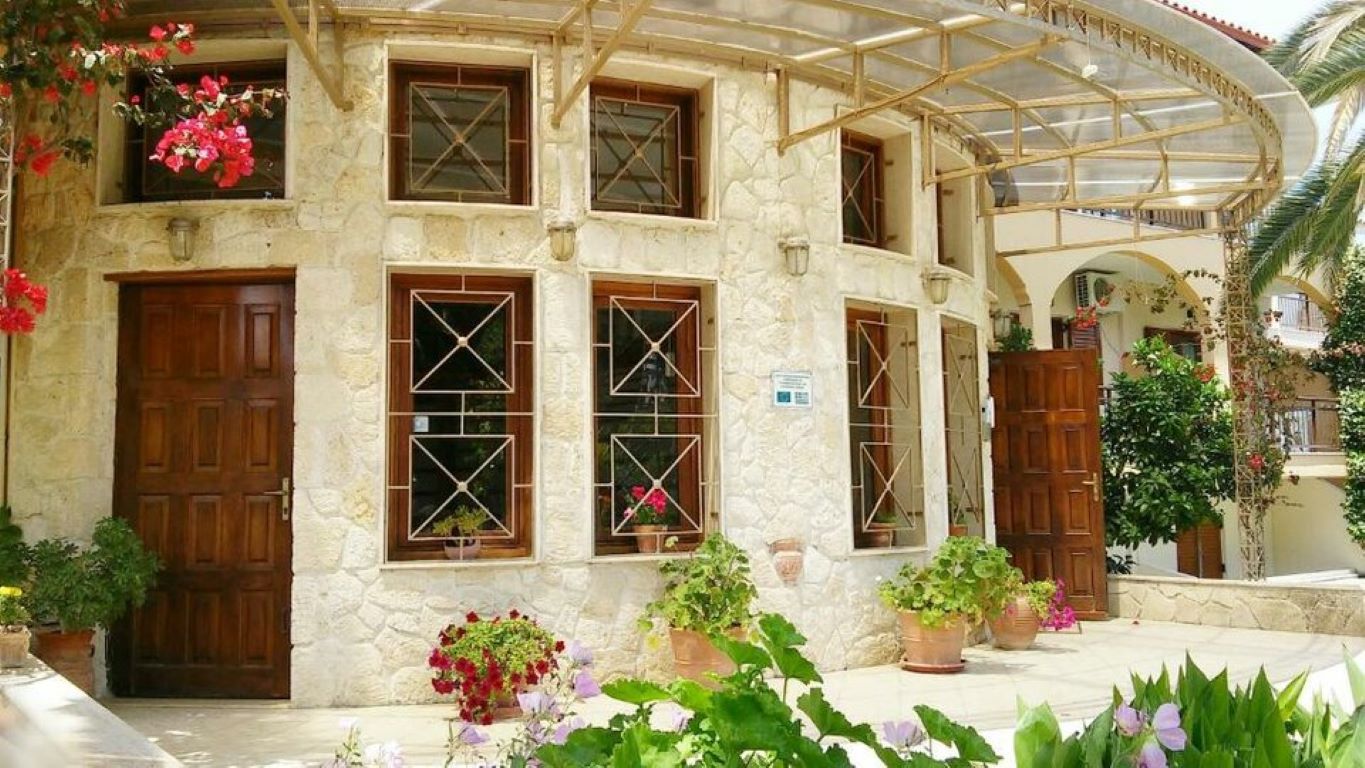 Hotel Asteras-Ulaz u hotel.jpg