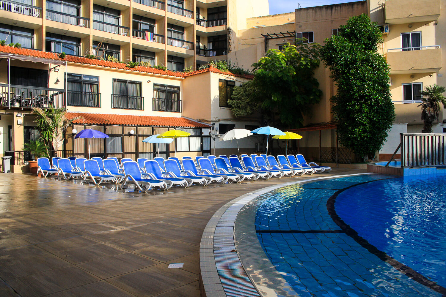Cardor Holiday Complex-Oblast oko bazena.jpg
