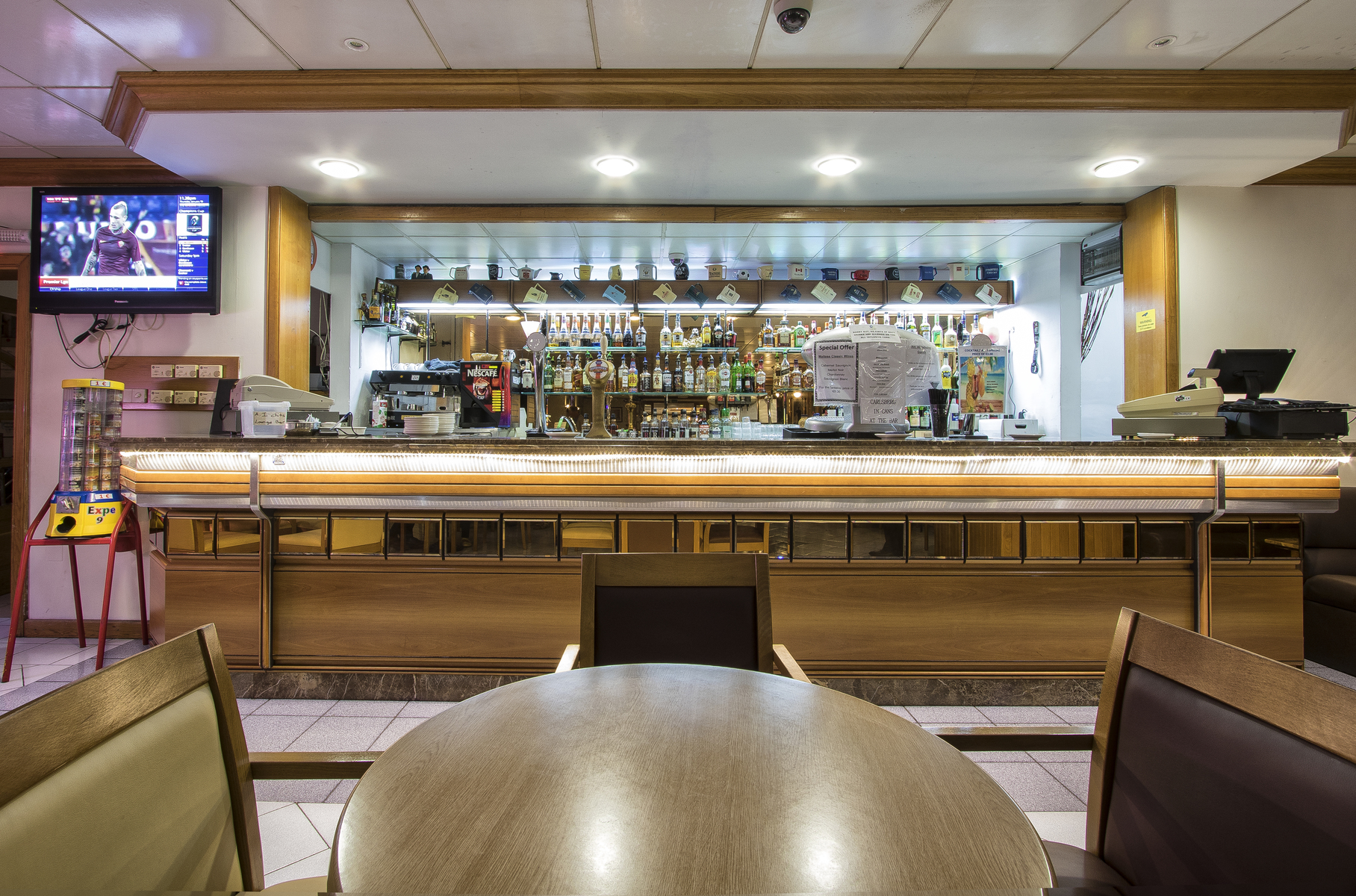 Canifor Hotel-Bar.jpg