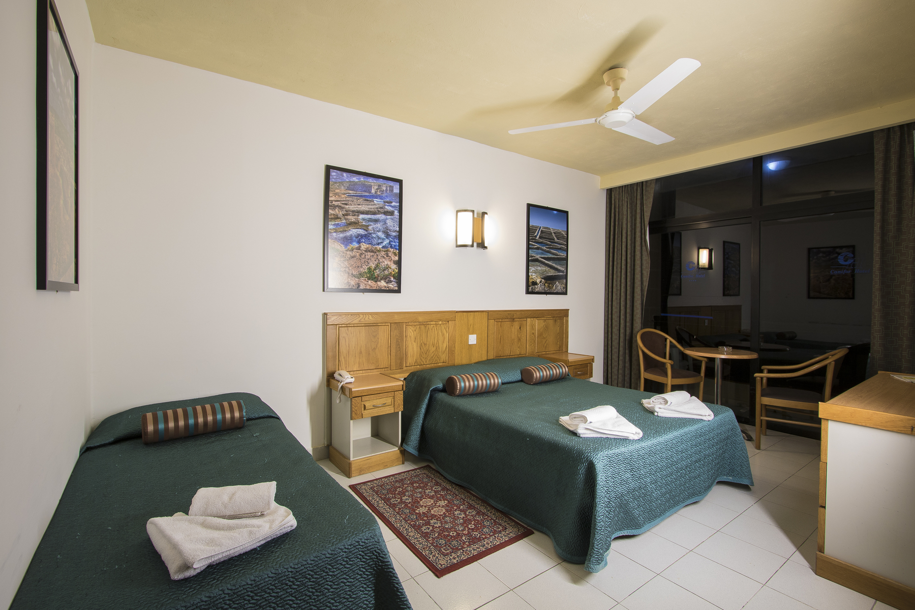 Canifor Hotel-Cetvorokrevetna soba.jpg