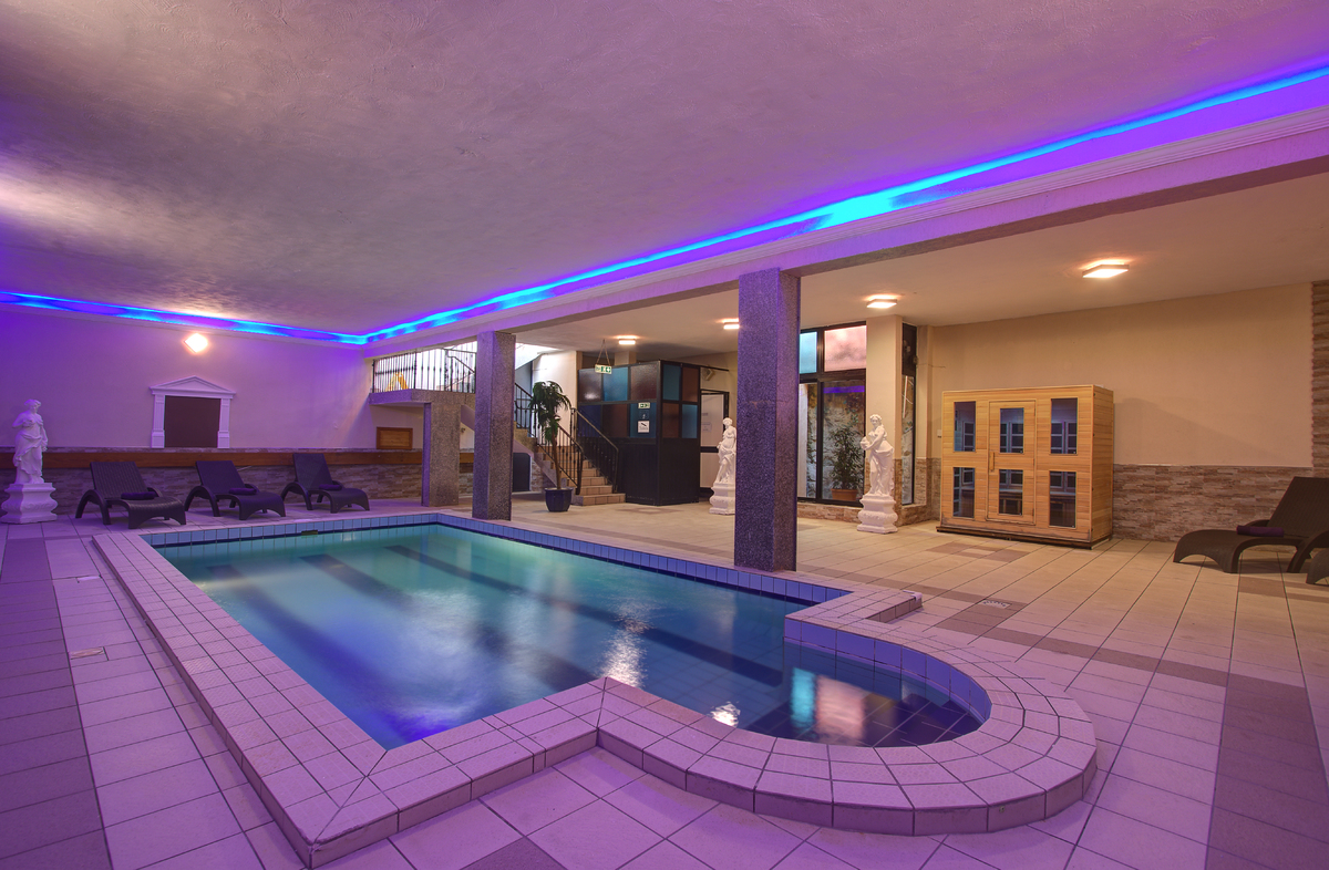 Canifor Hotel-Unutrasnji bazen.jpg