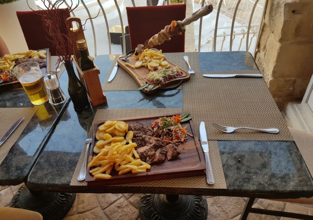 Porto Azzurro ApartHotel-Bar pored bazena.jpg