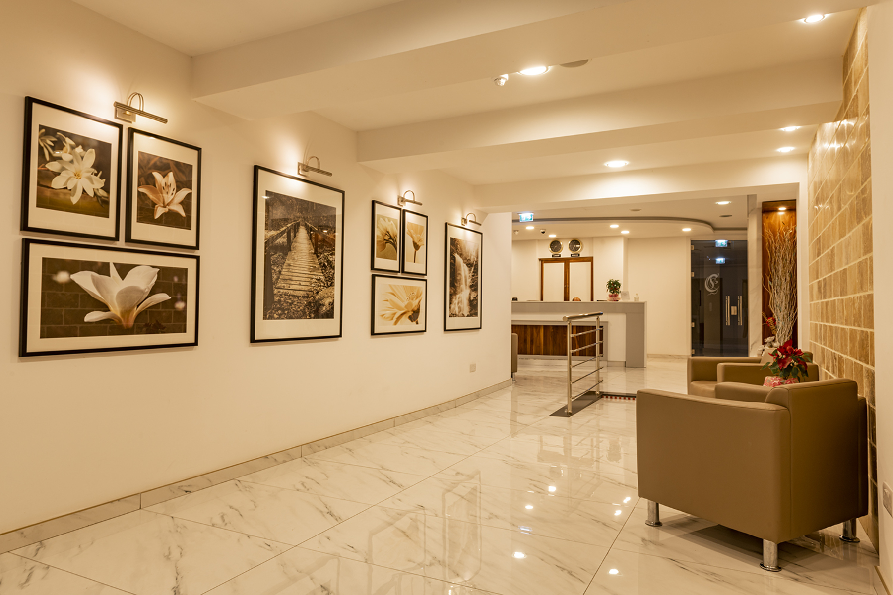 Hotel Cerviola-Lobby.jpg