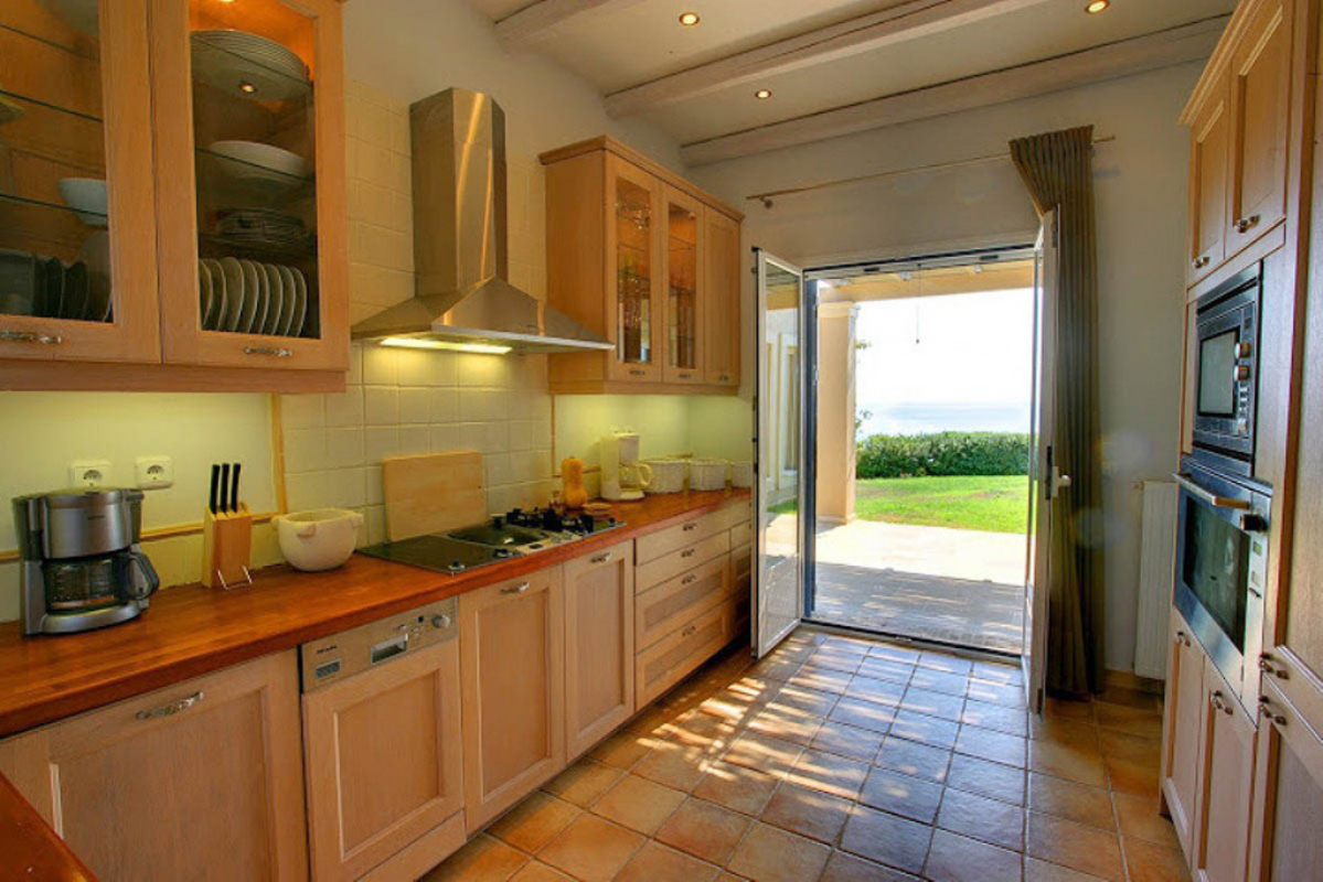 Monambeles villas Blue Sea vila kuhinja.jpg