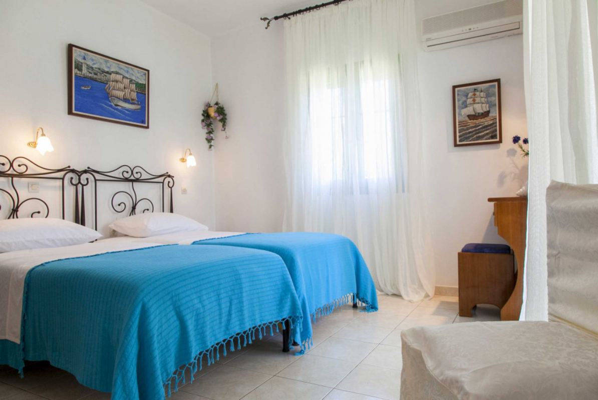 Monambeles villas Elena vila spavaća soba.jpg