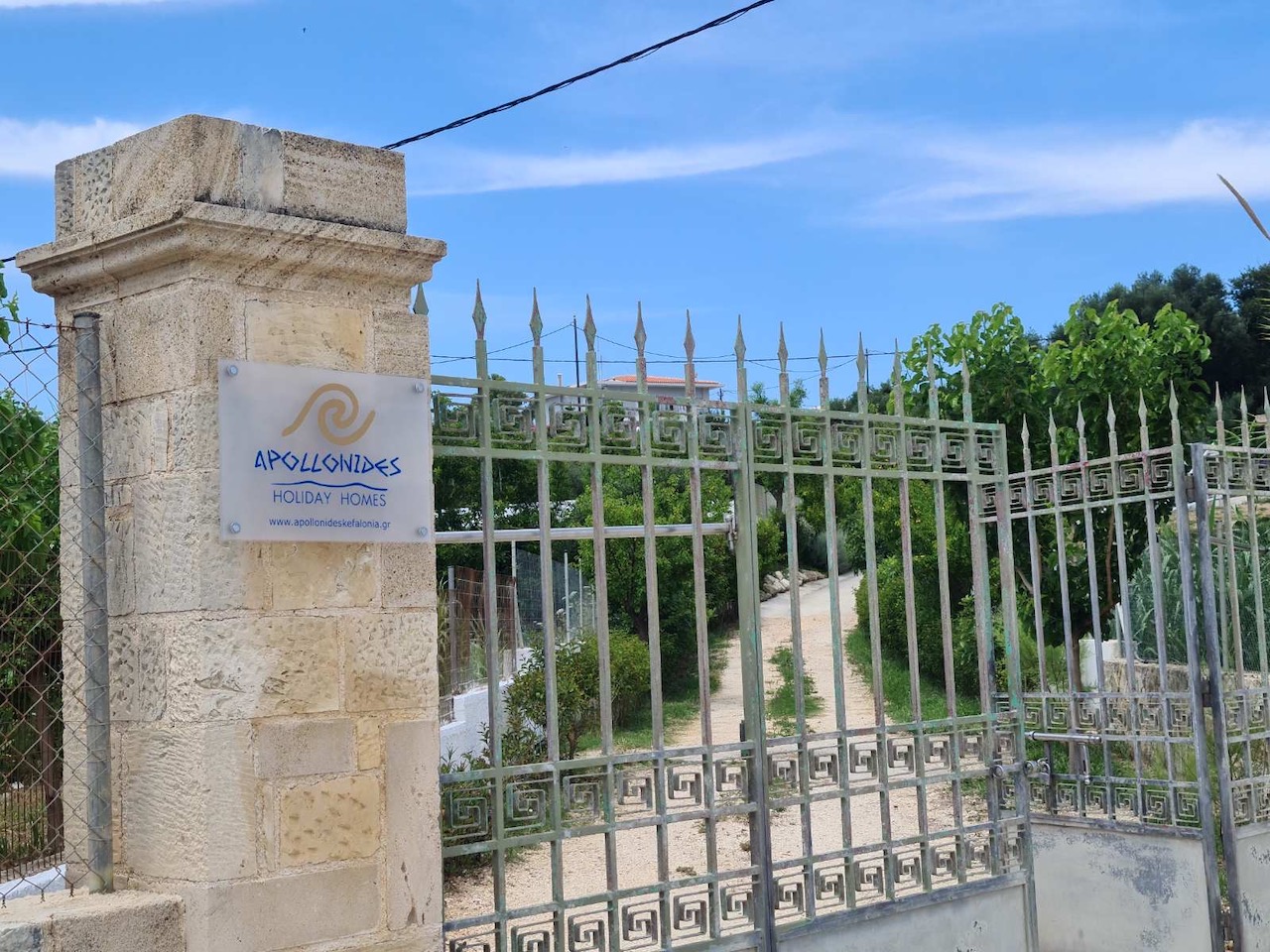 Apollonides ulaz u vilu.jpg