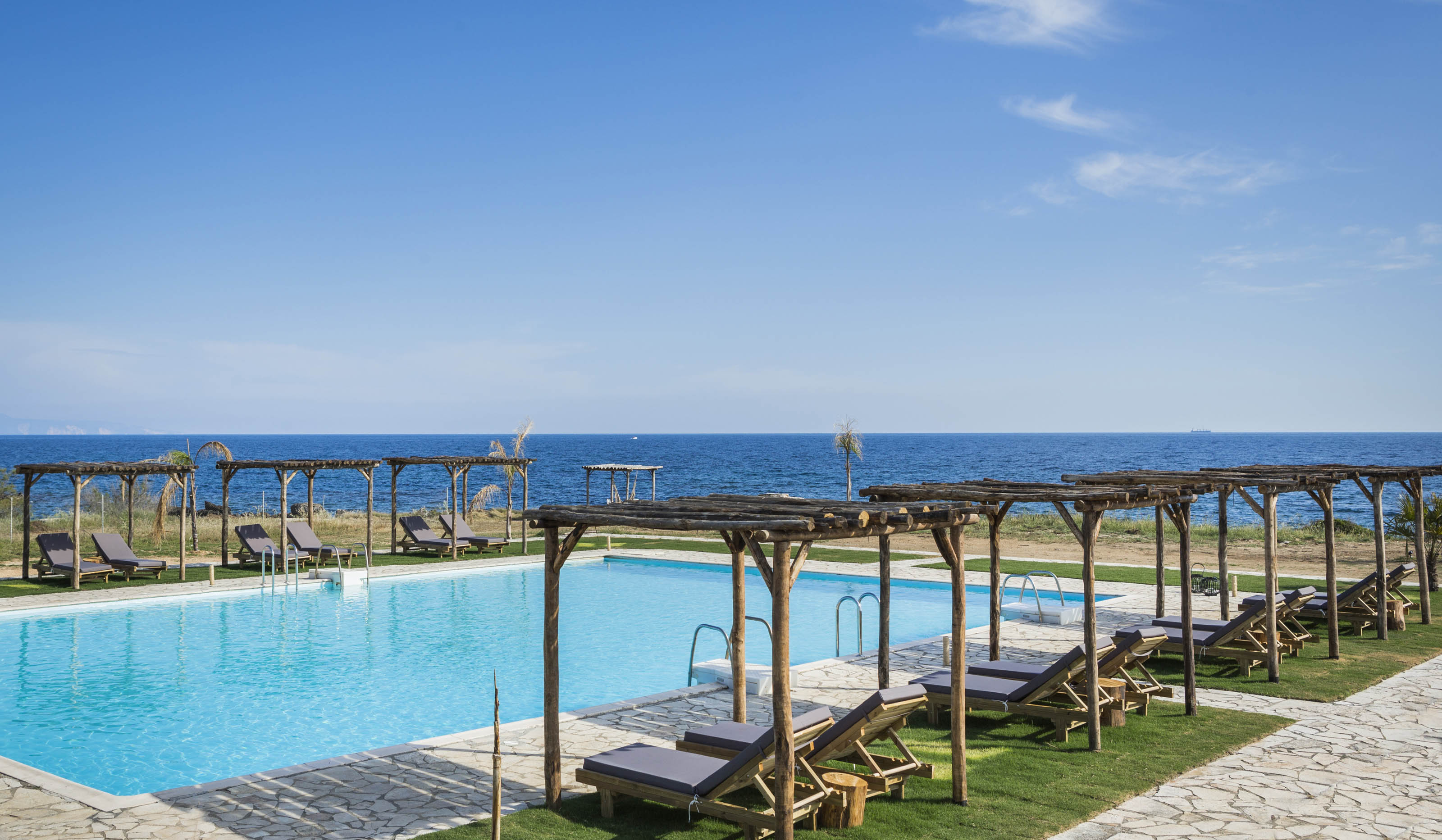 Kymata Bohemian Beach Resort Kefalonia bazen.jpg