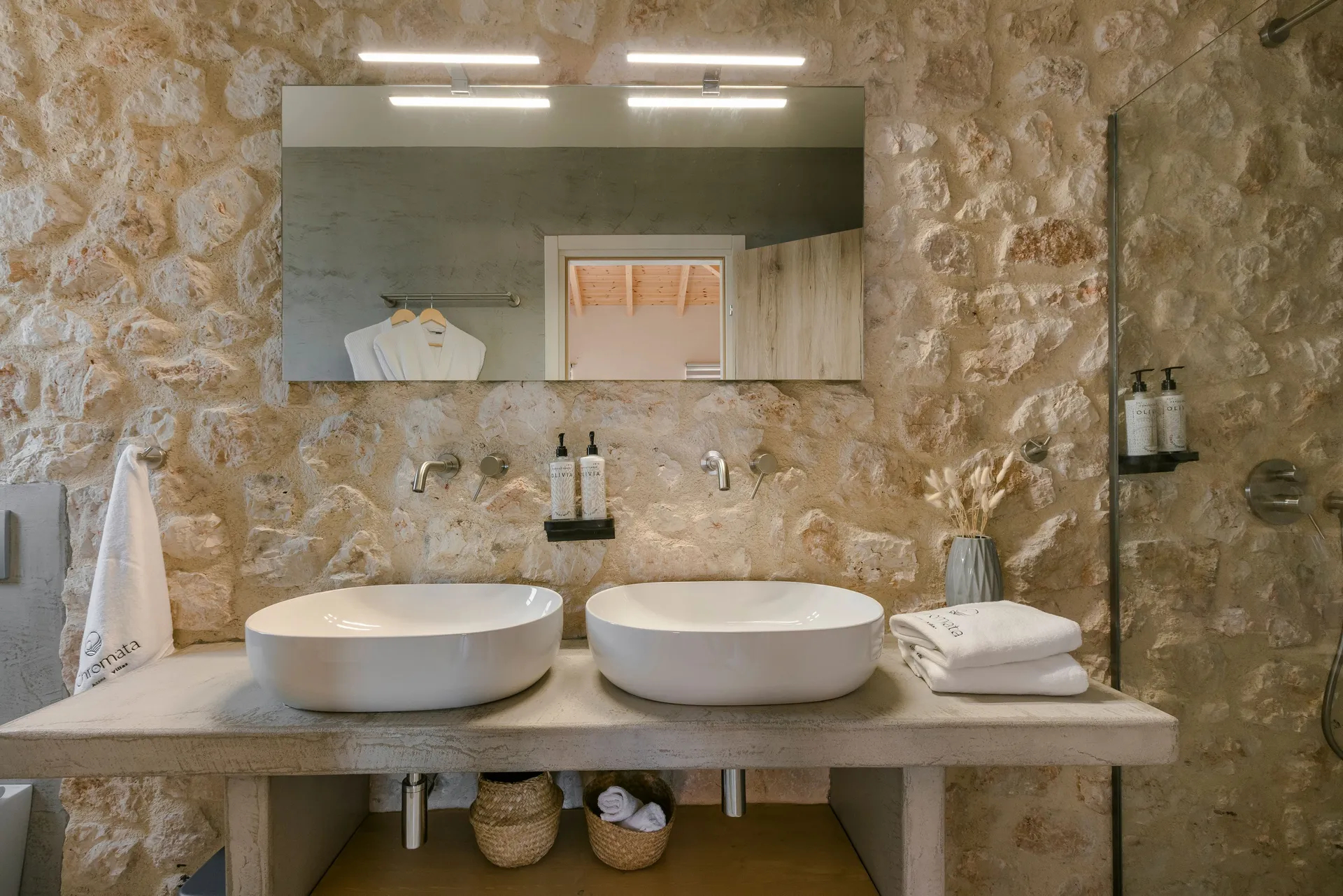 Chromata Assos Villas Kefalonia kupatilo.jpg