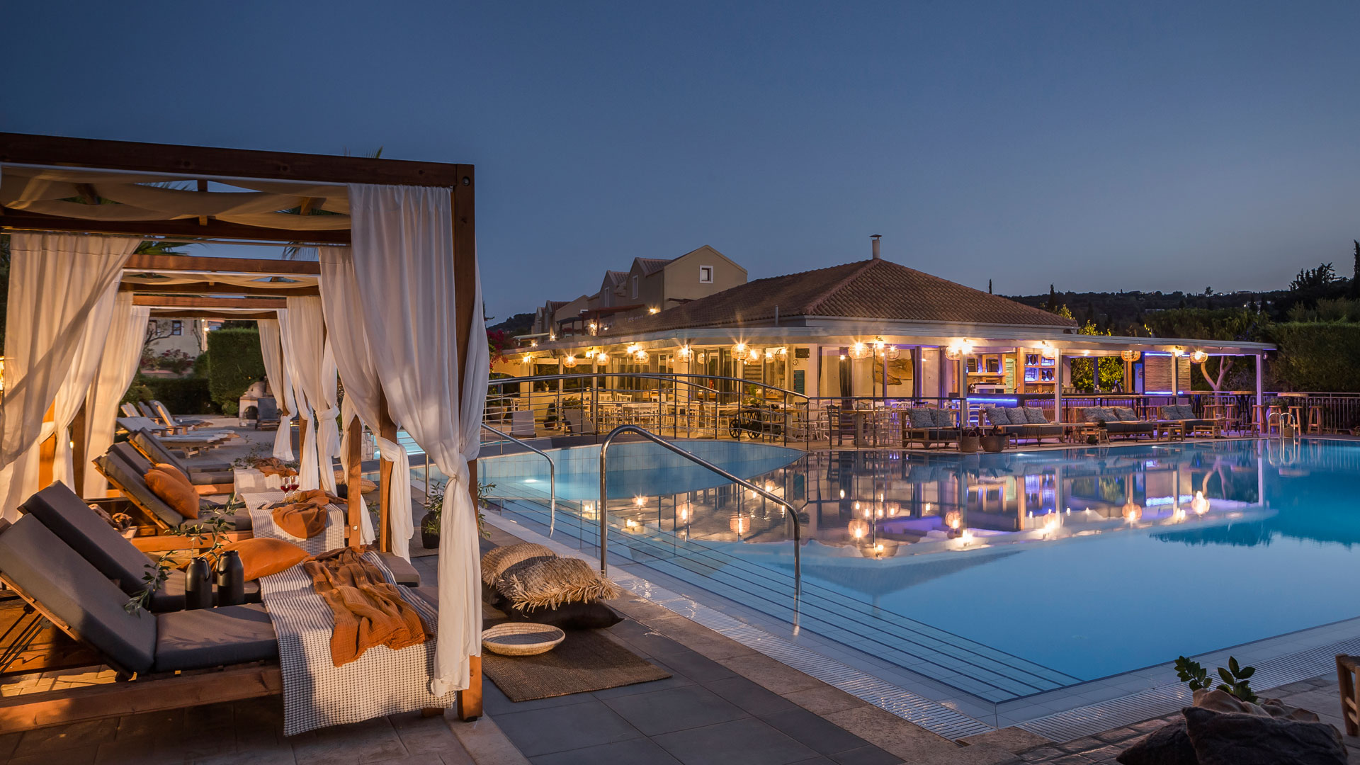 Avithos Resort Hotel Kefalonia bar pored bazena.jpg