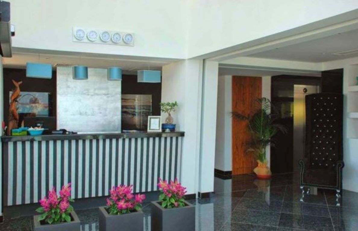 Water's Edge Hotel-Recepcija.jpg