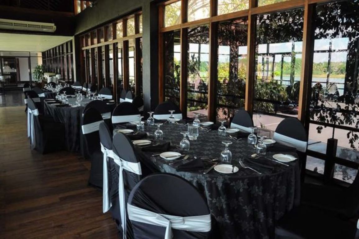 Water's Edge Hotel-Restoran.jpg