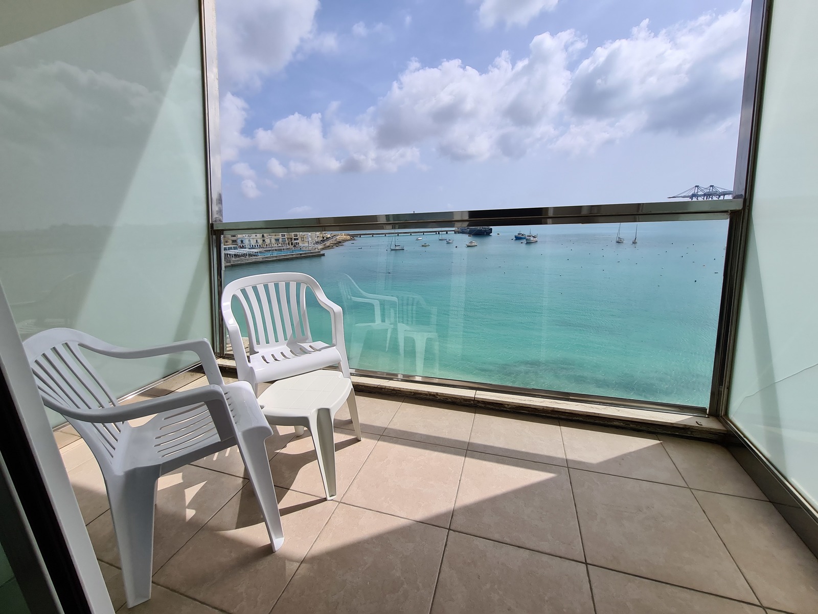 Water's Edge Hotel-Terasa.jpg