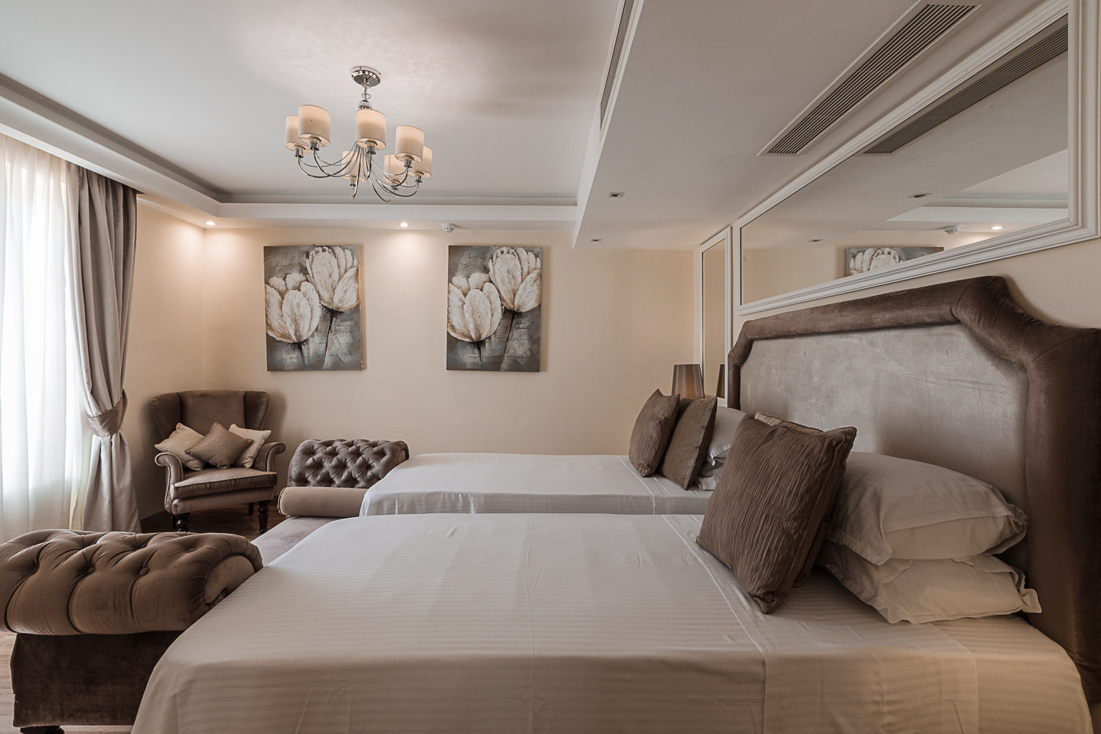 Hotel Osborne-Deluxe soba pogled grad.jpg