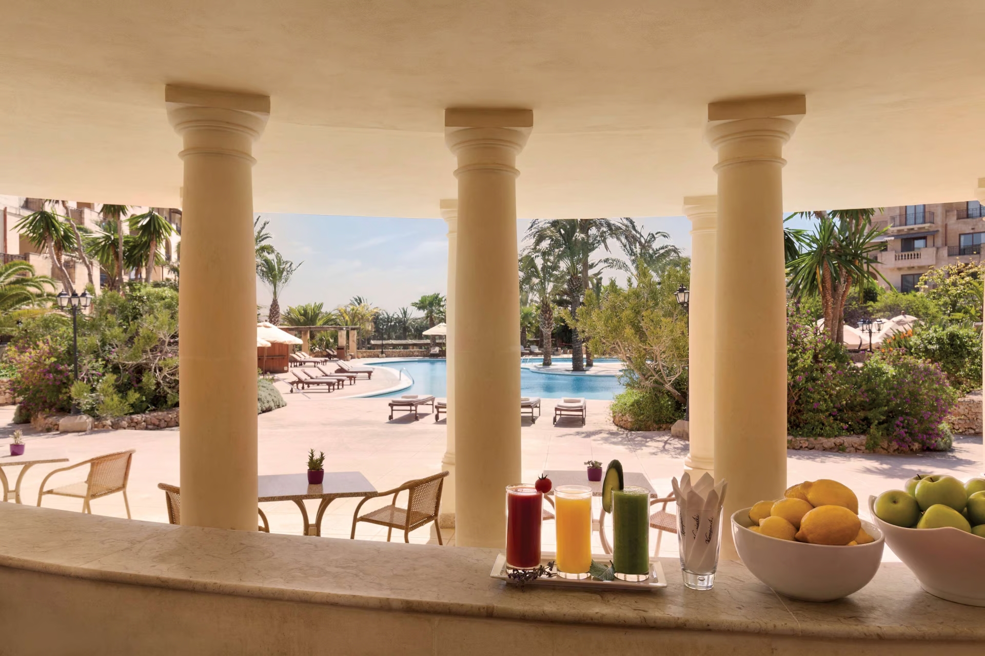 Kempinski San Lawrenc Resort-Bar pored bazena.jpg