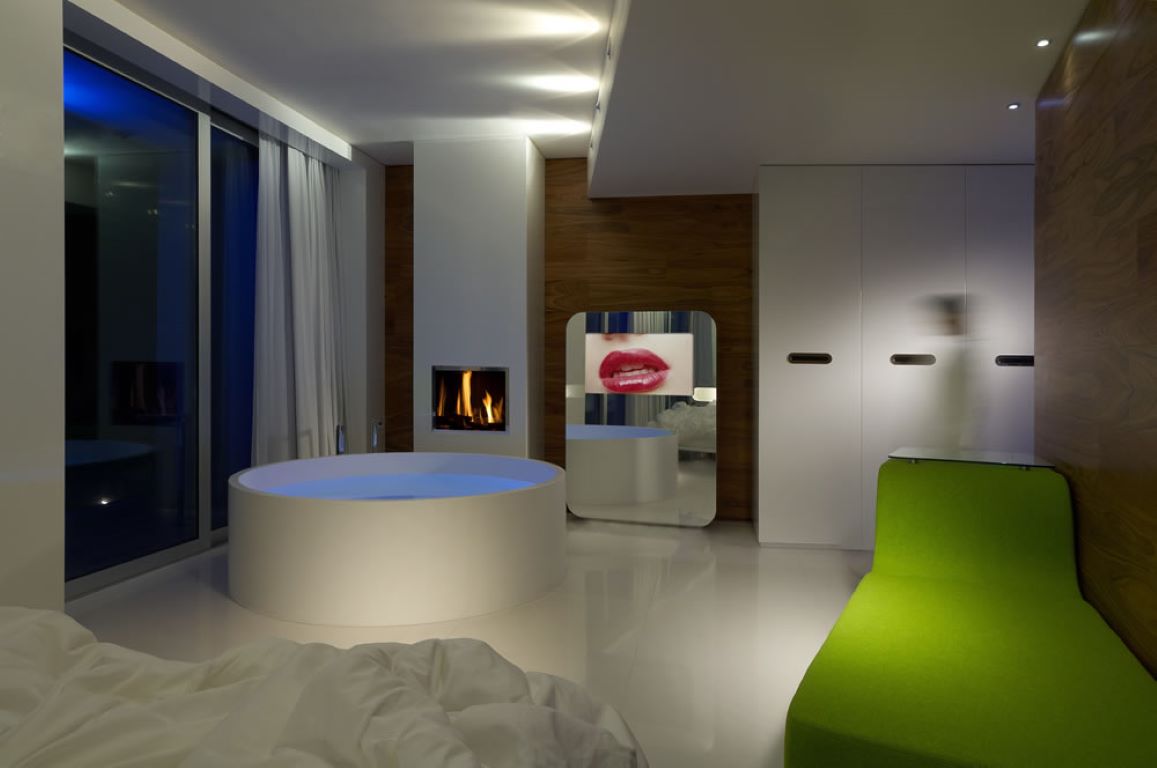 i-Suite Hotel-Lovers Suite.jpg