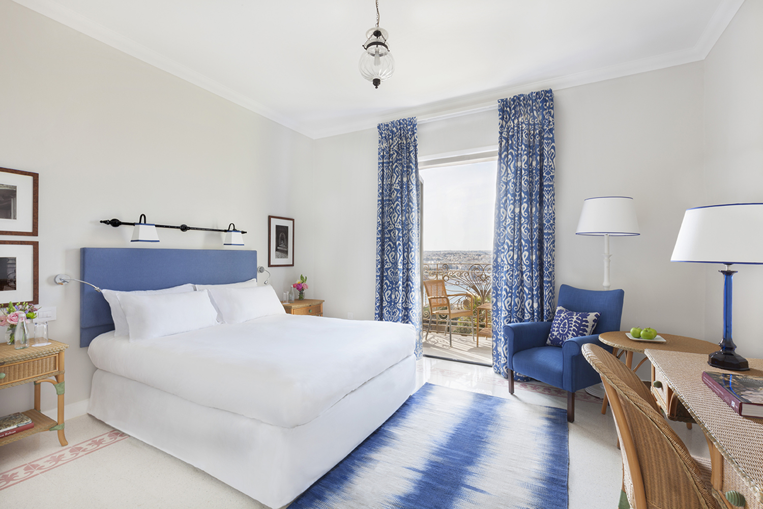 Hotel The Phoenicia Malta-Deluxe soba.jpg