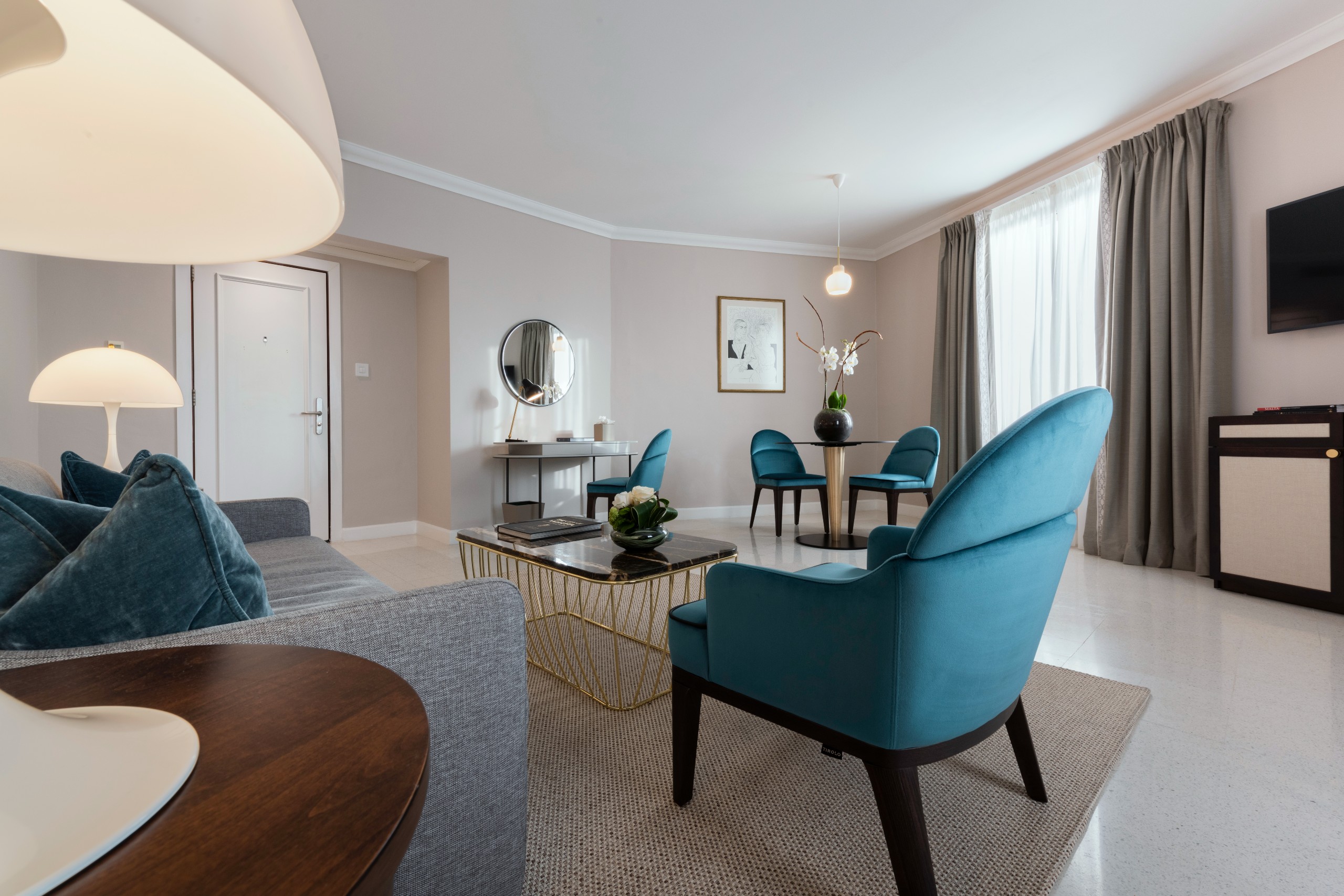 The Phoenicia Malta Hotel-Suite pogled luka.jpg