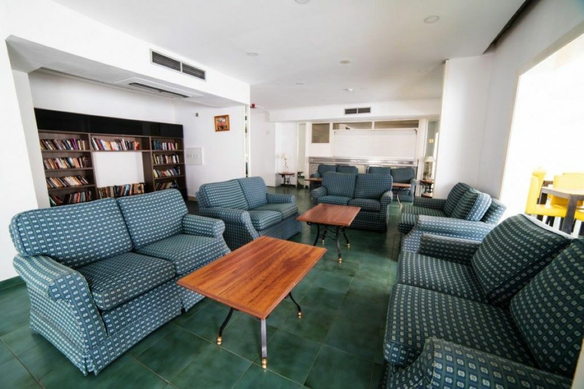 Hotel Topaz-Lobby.jpg