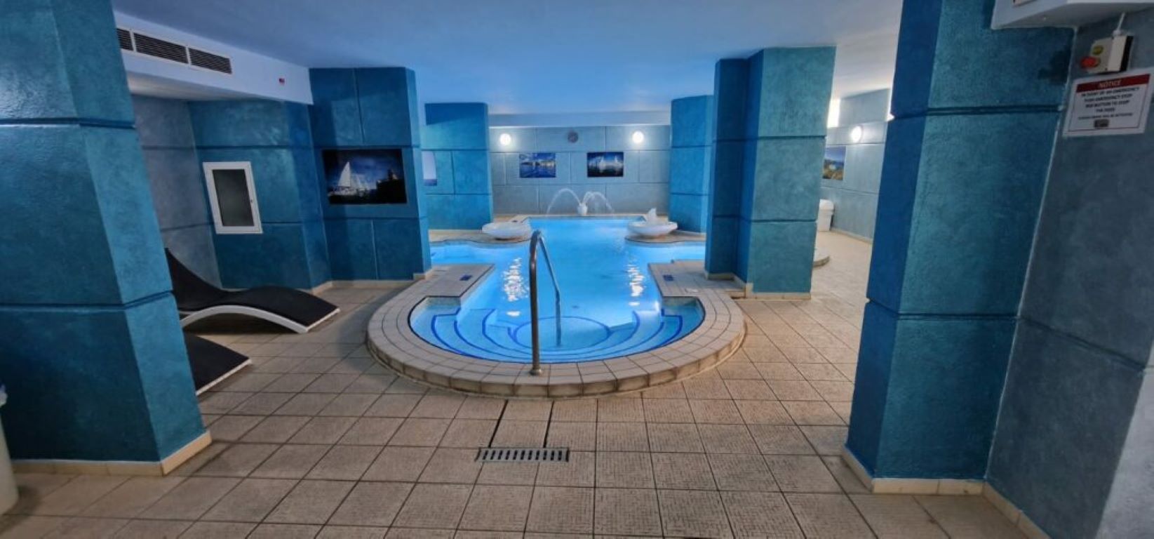 Topaz Hotel-Unutrasnji bazen.jpg