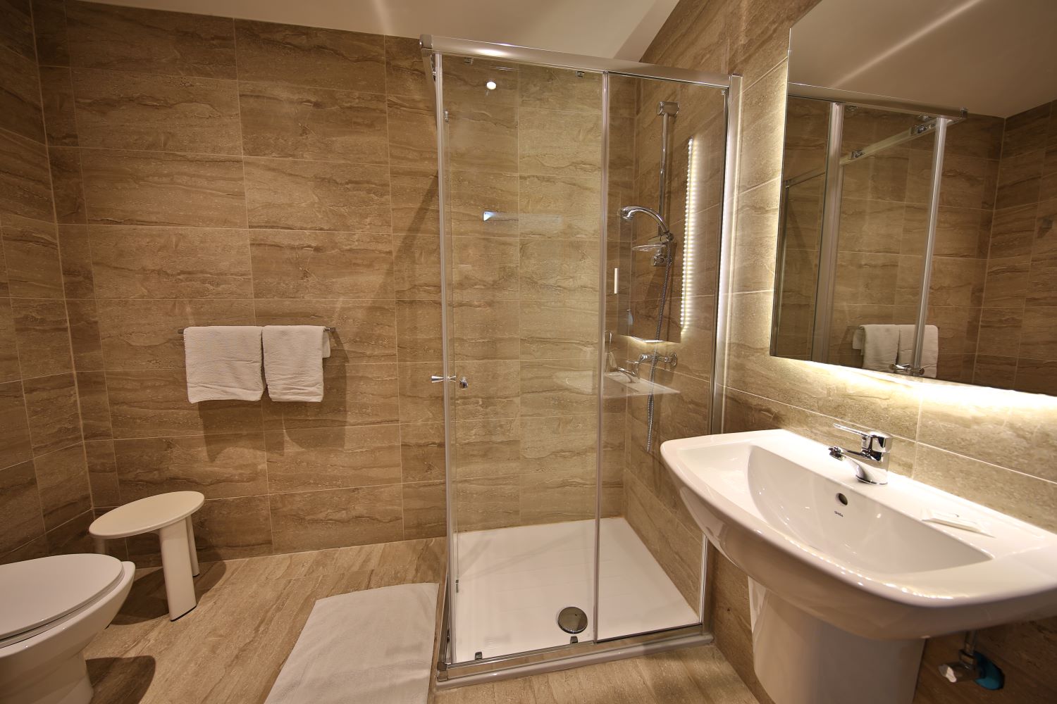 Relax Inn Hotel-Kupatilo.jpg