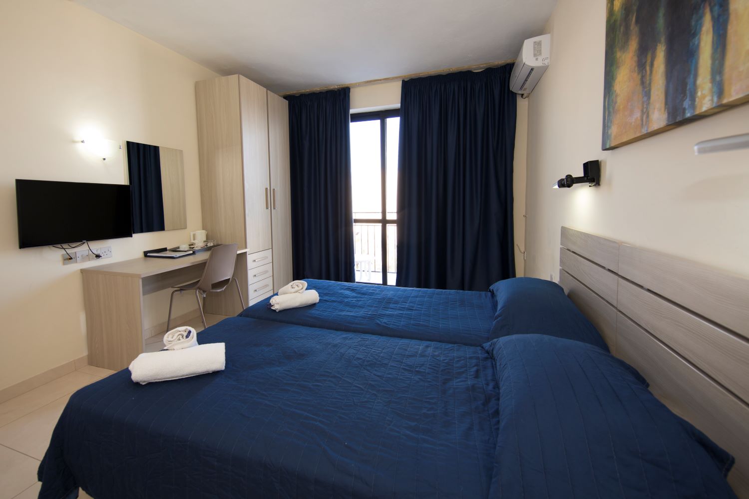 Relax Inn Hotel-Standardna soba.jpg