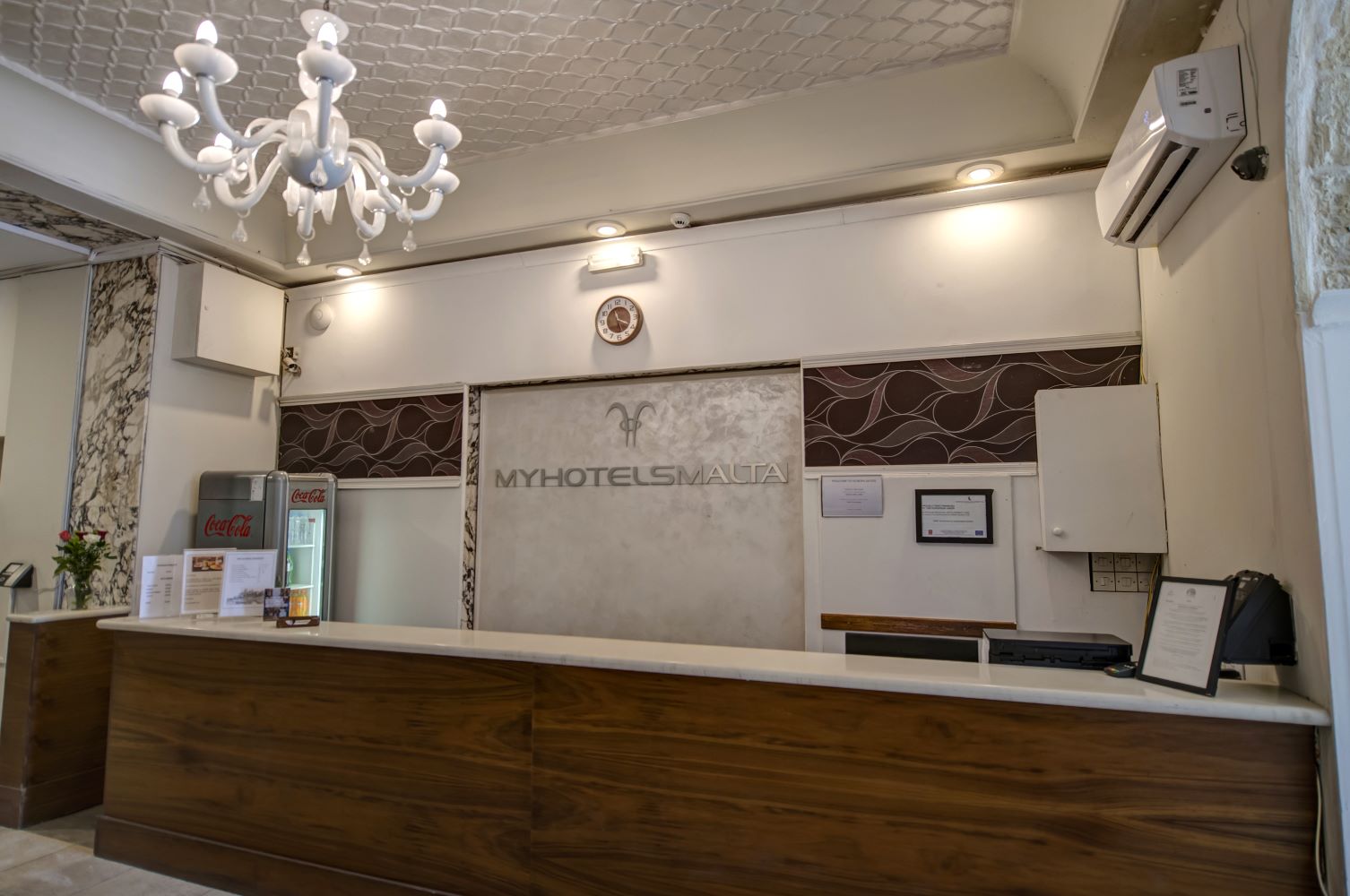Europa Hotel-Recepcija.jpg