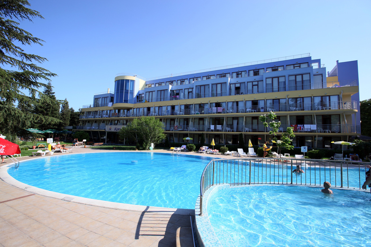 Hotel Koral-Bazen.jpg