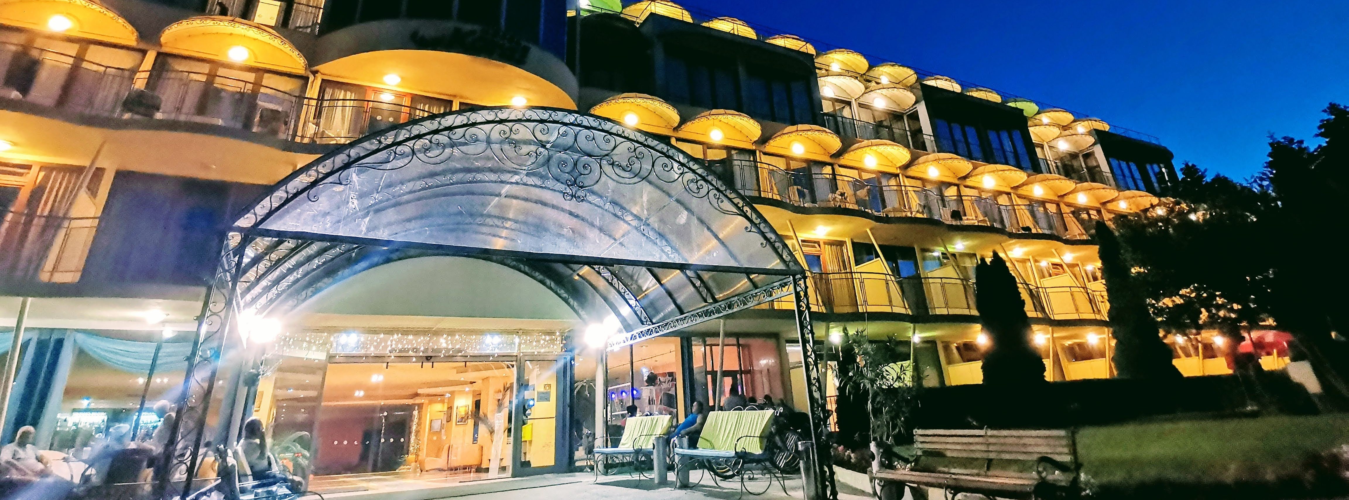 Hotel Koral-Ulaz u hotel.jpg