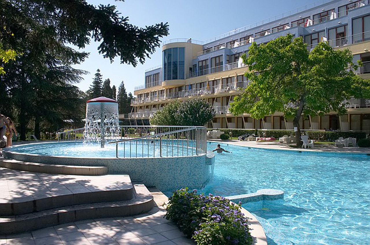 Koral Hotel-Bazeni.jpg