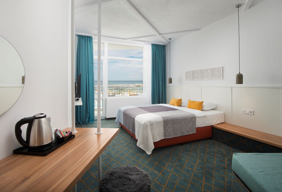 Sunrise Blue Magic Hotel-Standardna soba pogled more.jpg