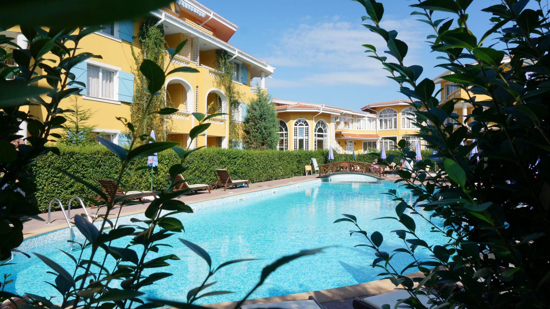 Blue Orange Hotel-Bazen.jpg