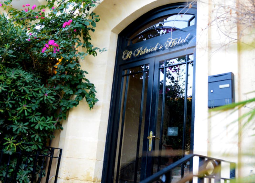 St. Patrick's Hotel-Ulaz u hotel.jpg