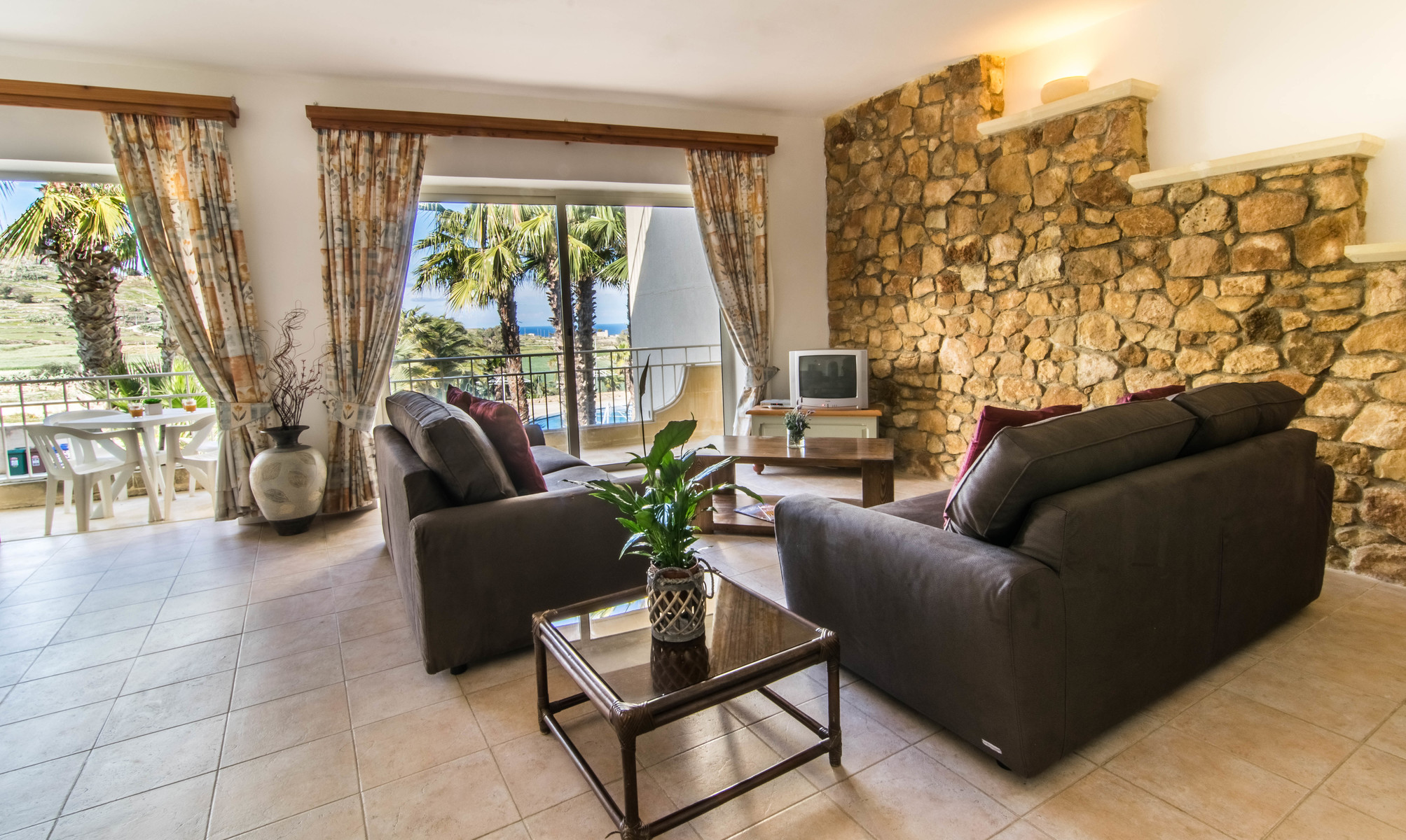 Ta' Frenc Apartments-Dvosoban apartman dnevna soba.jpg