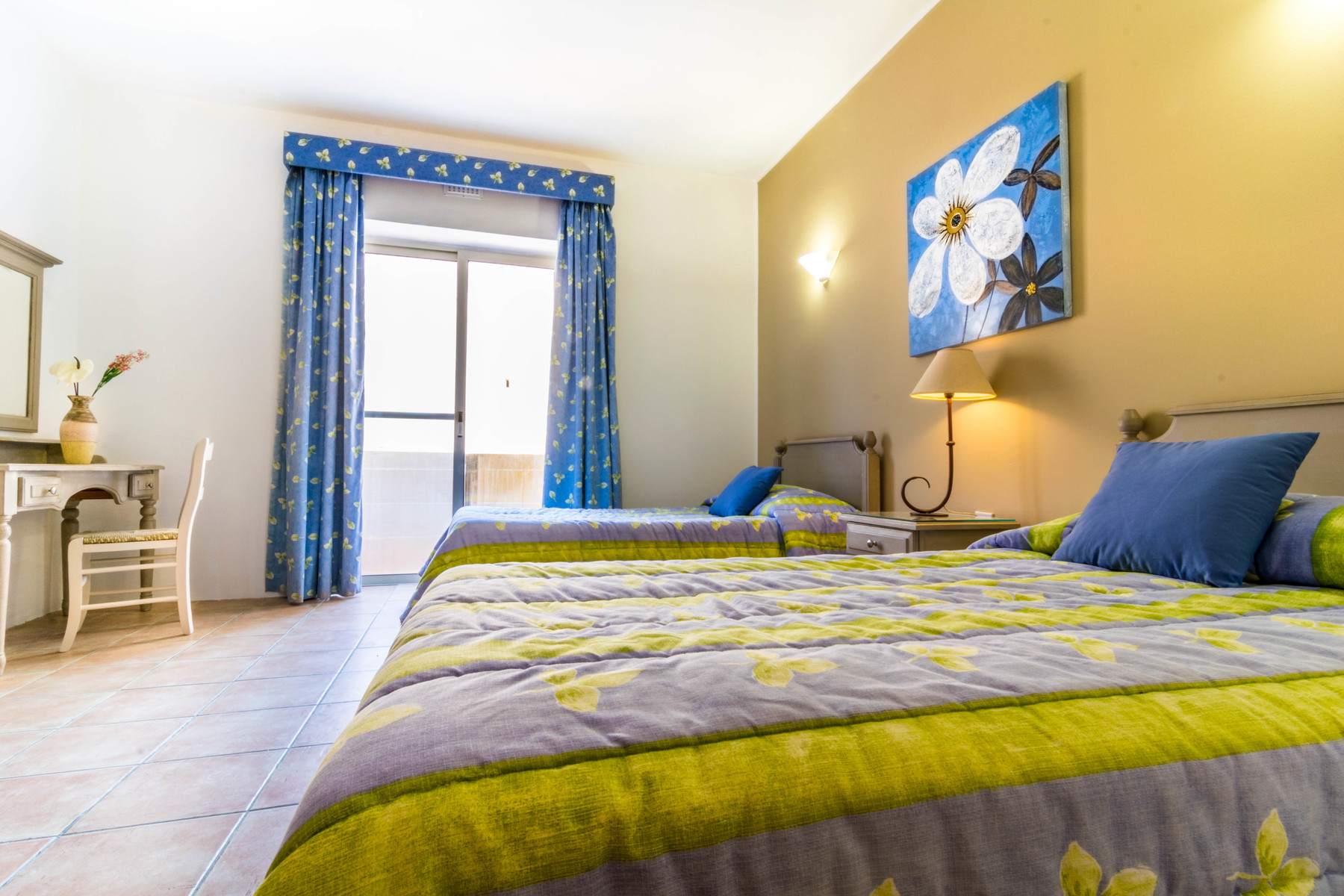 Ta' Frenc Apartments-Dvosoban apartman spavaca soba.jpg